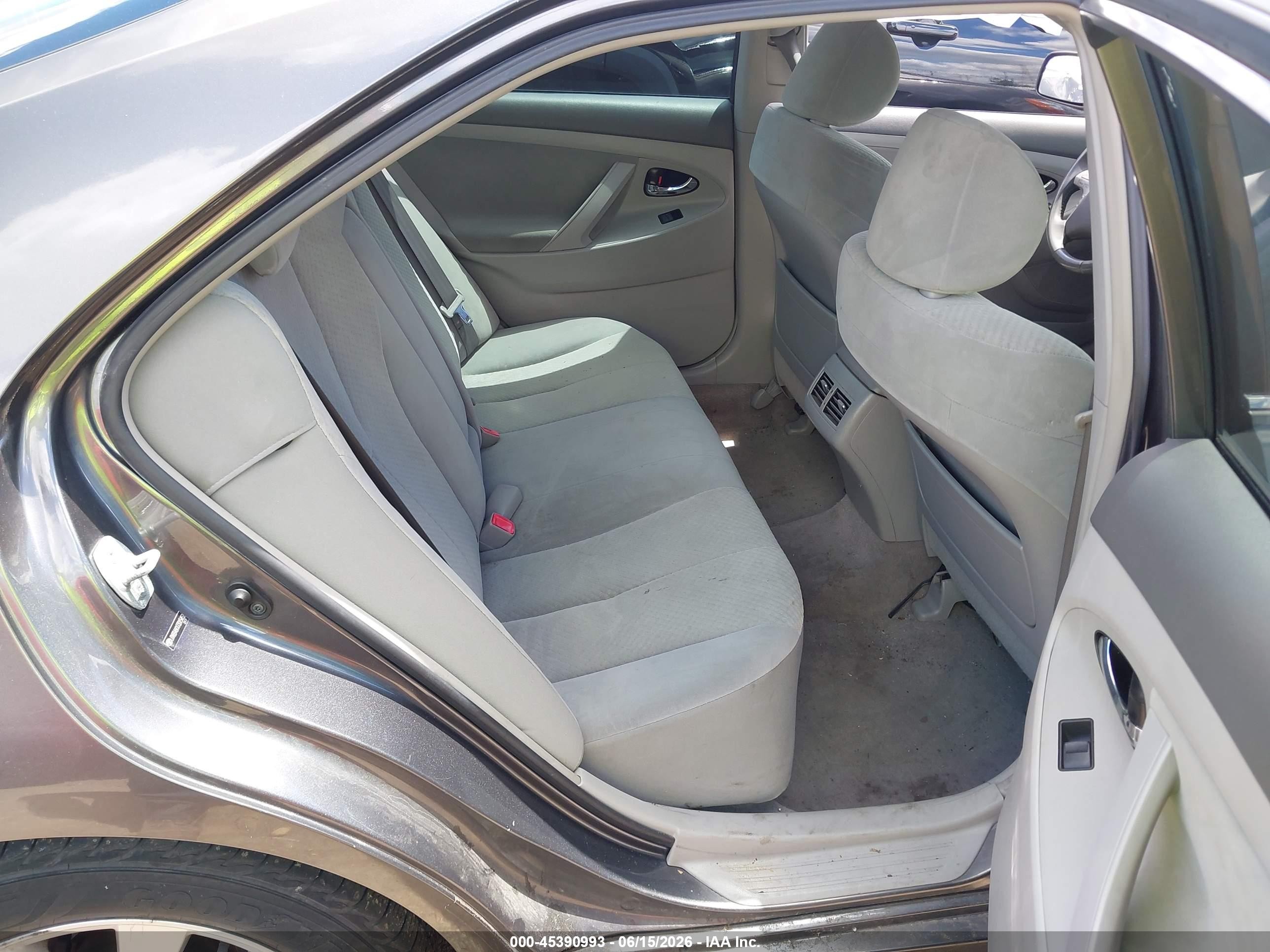2007 Toyota Camry Hybrid   Gray vin: JTNBB46KX73015452