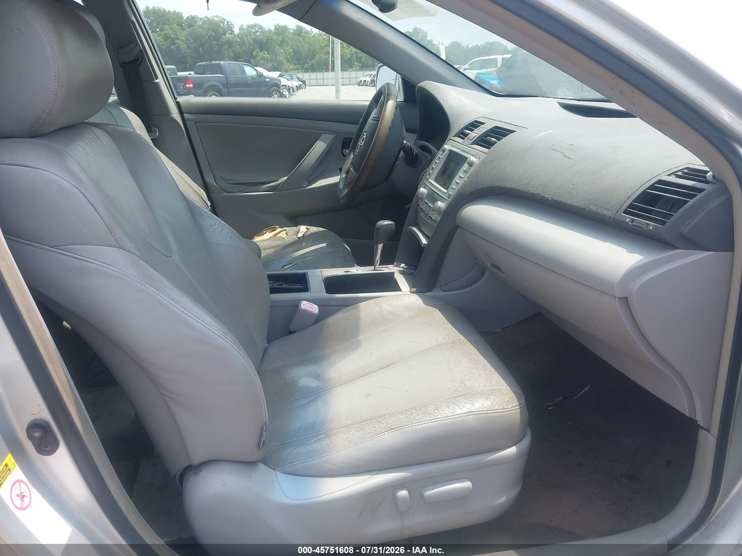 2007 Toyota Camry Hybrid   Silver vin: JTNBB46KX73023339