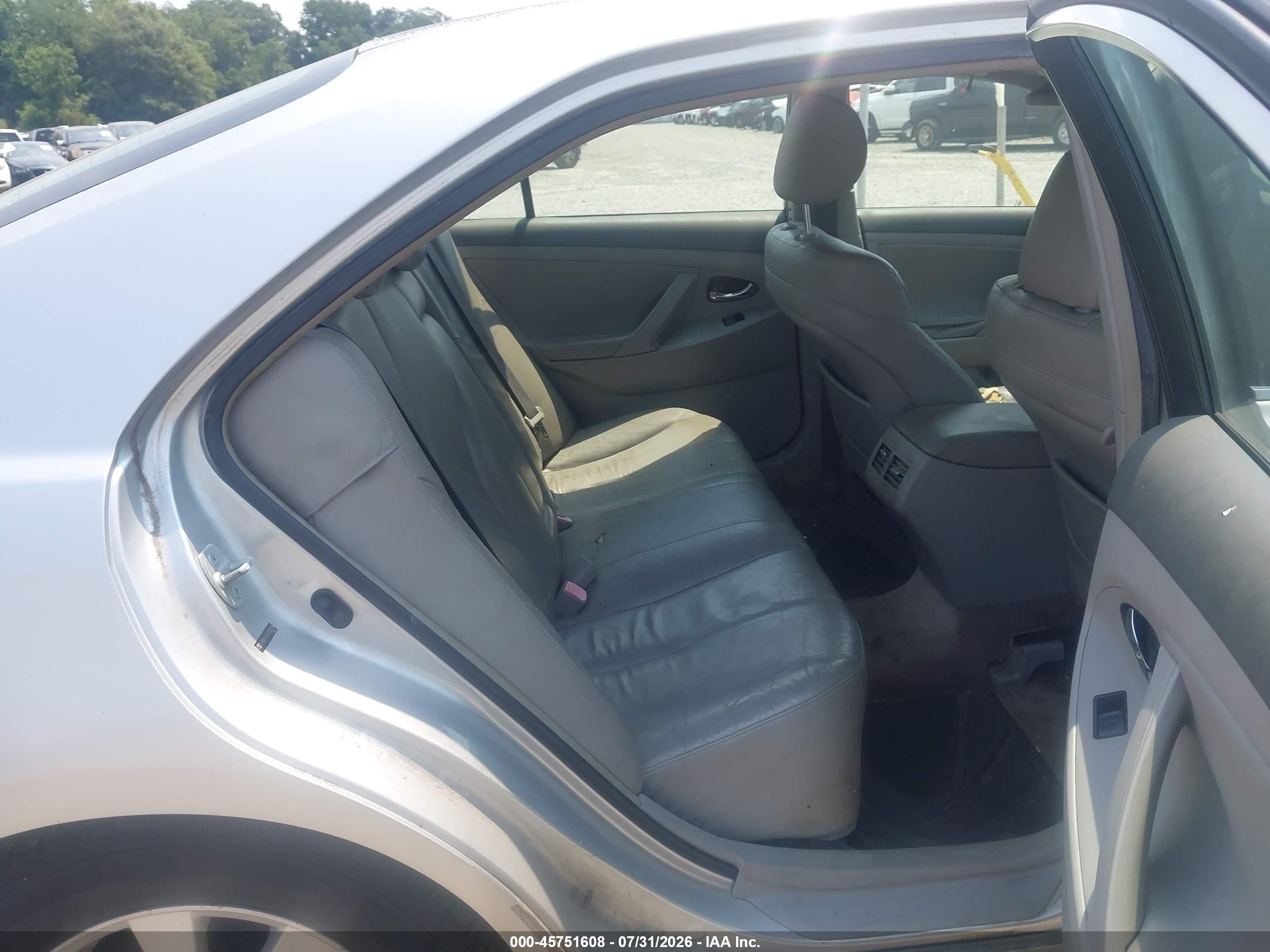 2007 Toyota Camry Hybrid   Silver vin: JTNBB46KX73023339