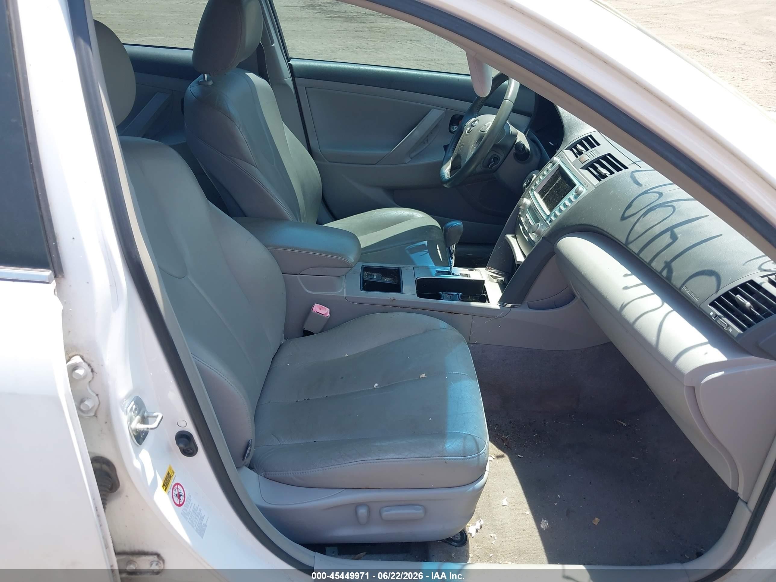 2007 Toyota Camry Hybrid   Белый vin: JTNBB46KX73038844