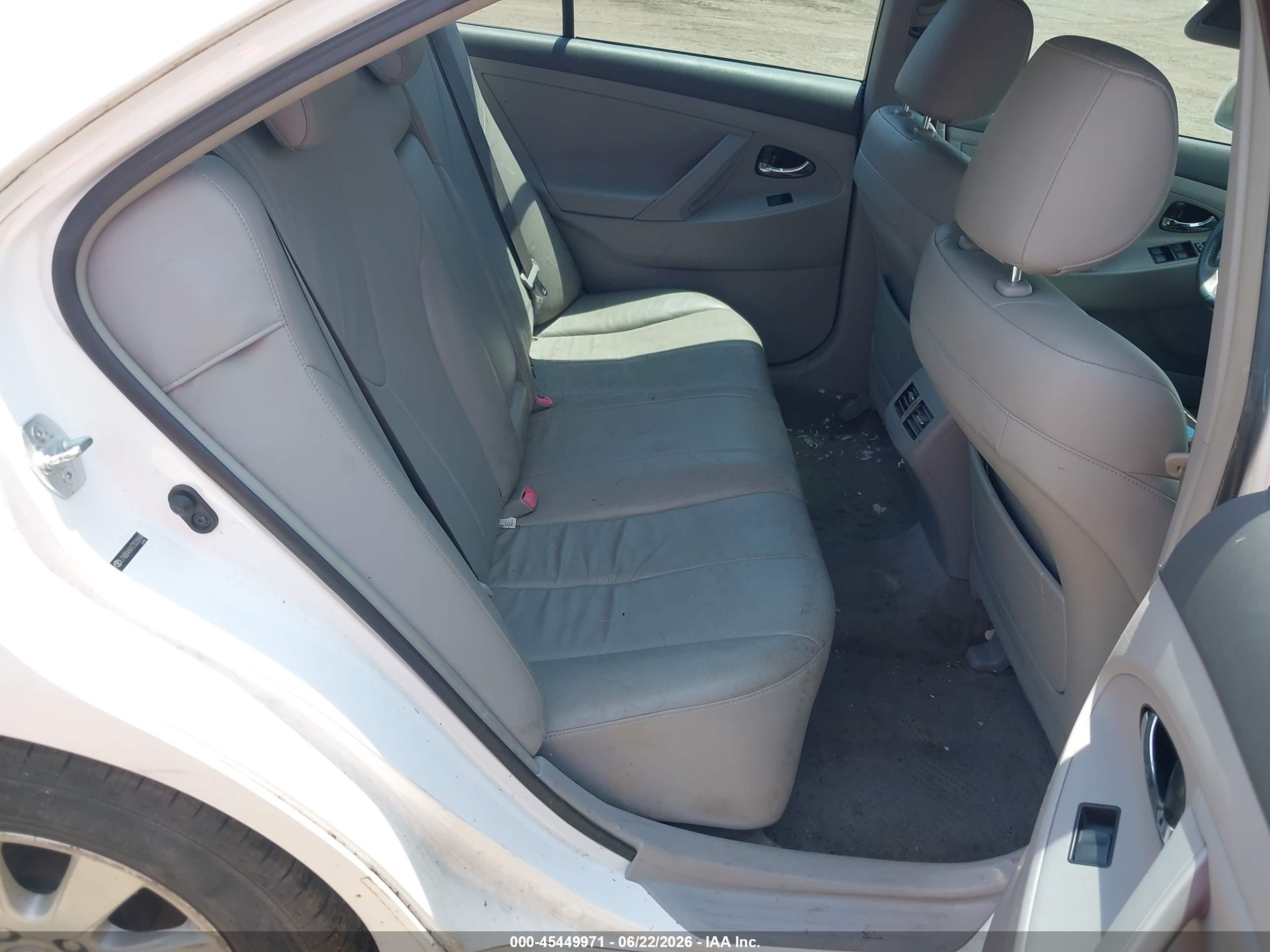 2007 Toyota Camry Hybrid   Белый vin: JTNBB46KX73038844