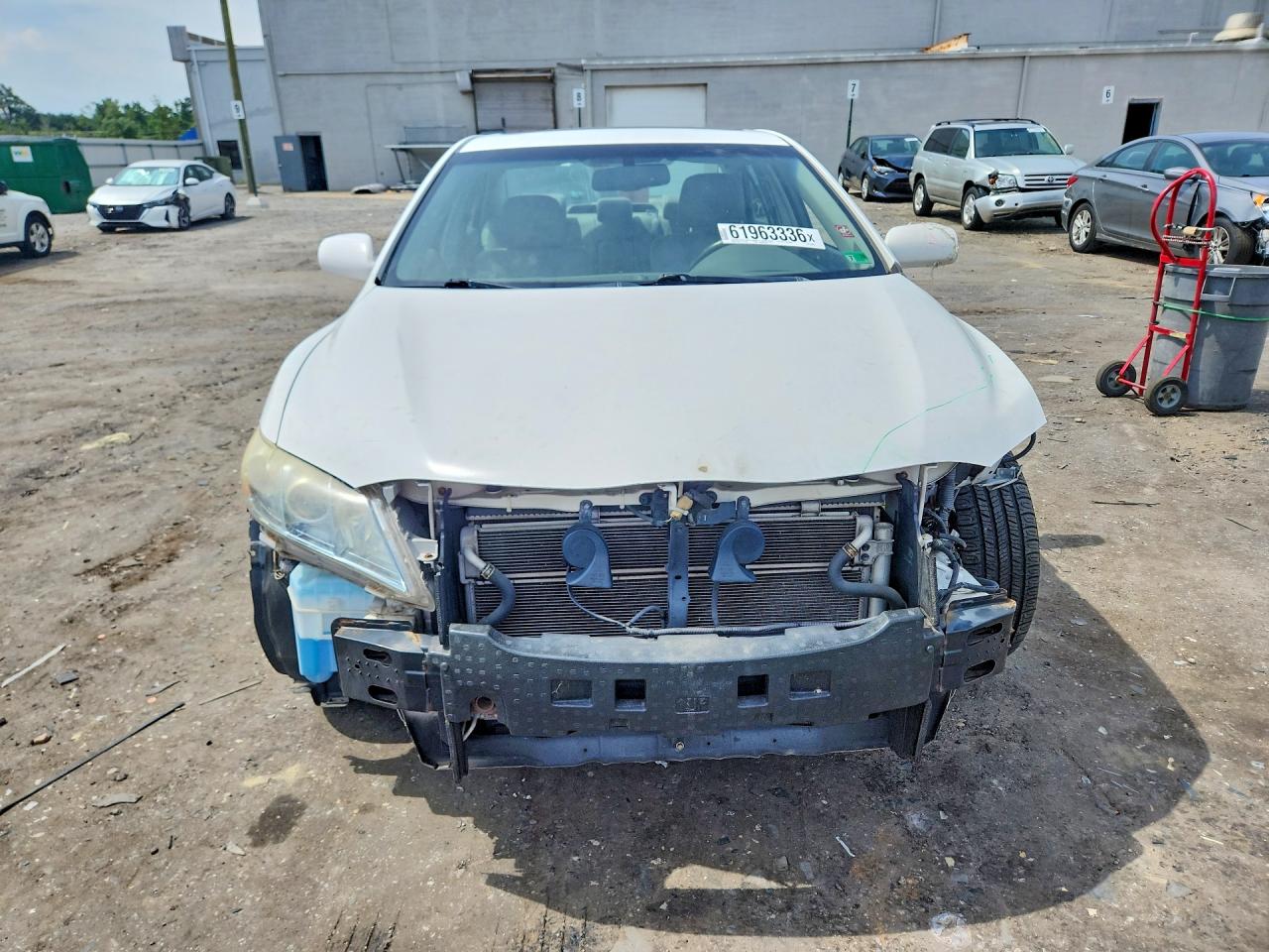 2009 Toyota Camry Hybrid White vin: JTNBB46KX93052388