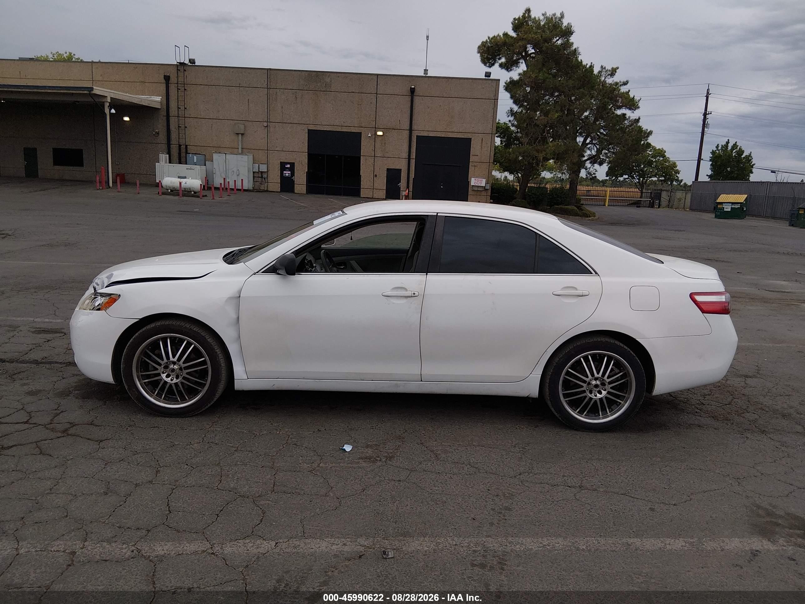 2007 Toyota Camry Le White vin: JTNBE46K073004774