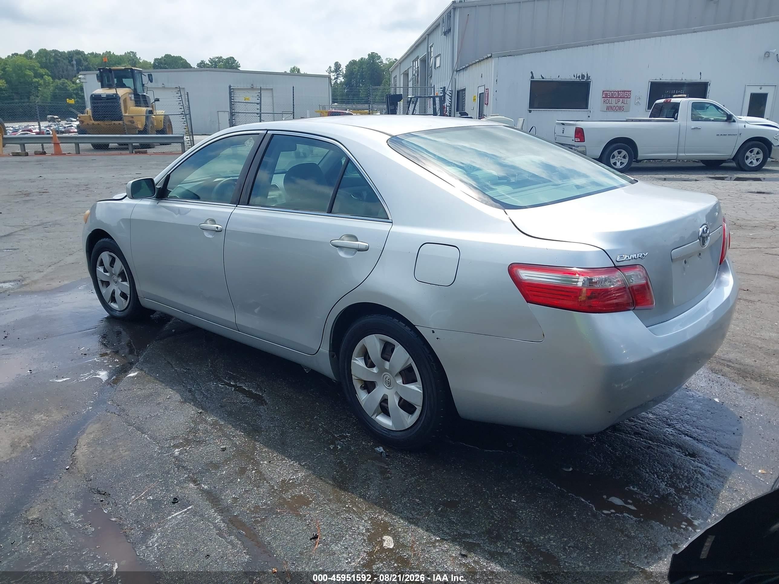 2007 Toyota Camry Le White vin: JTNBE46K073040822