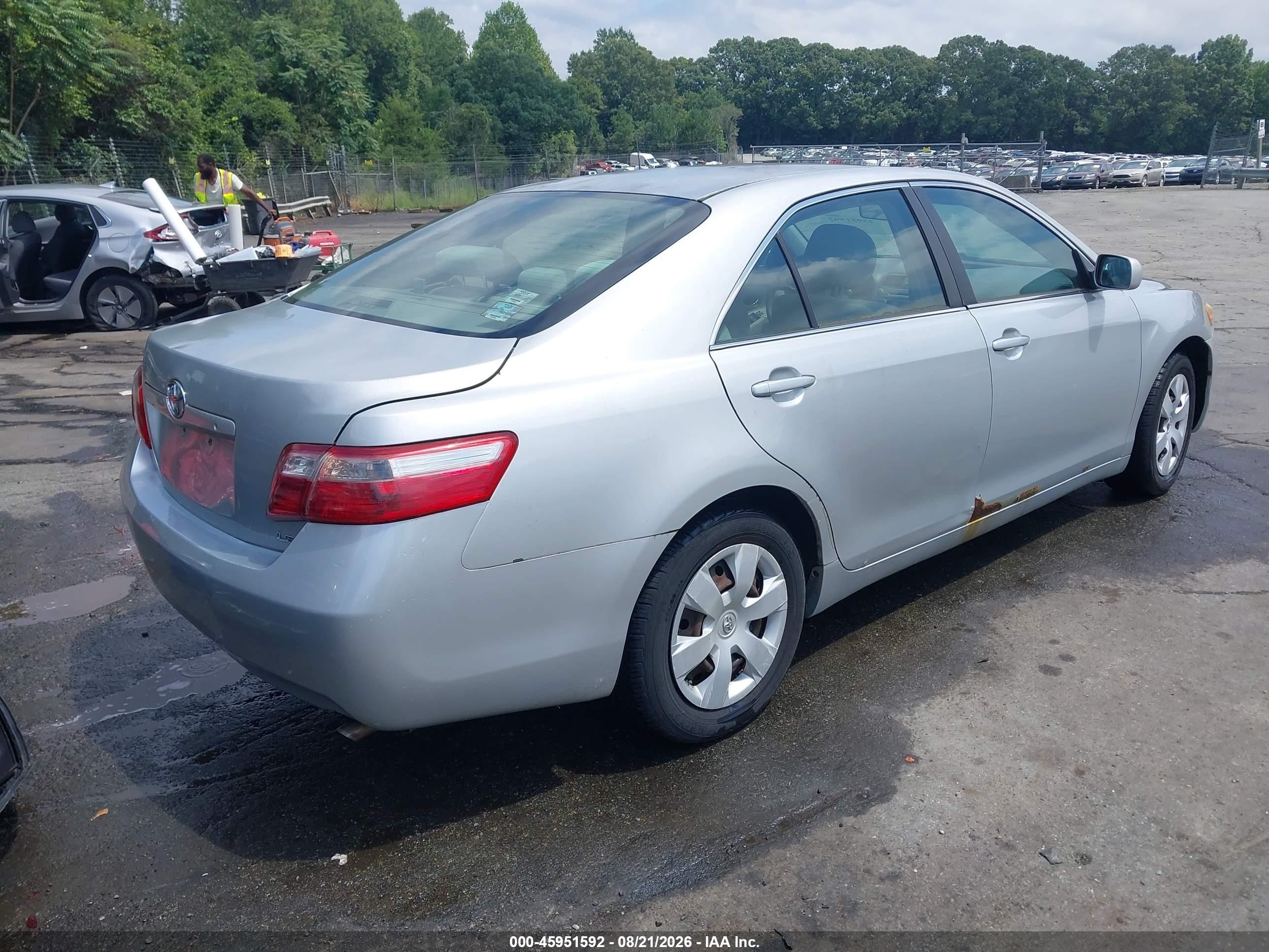 2007 Toyota Camry Le White vin: JTNBE46K073040822