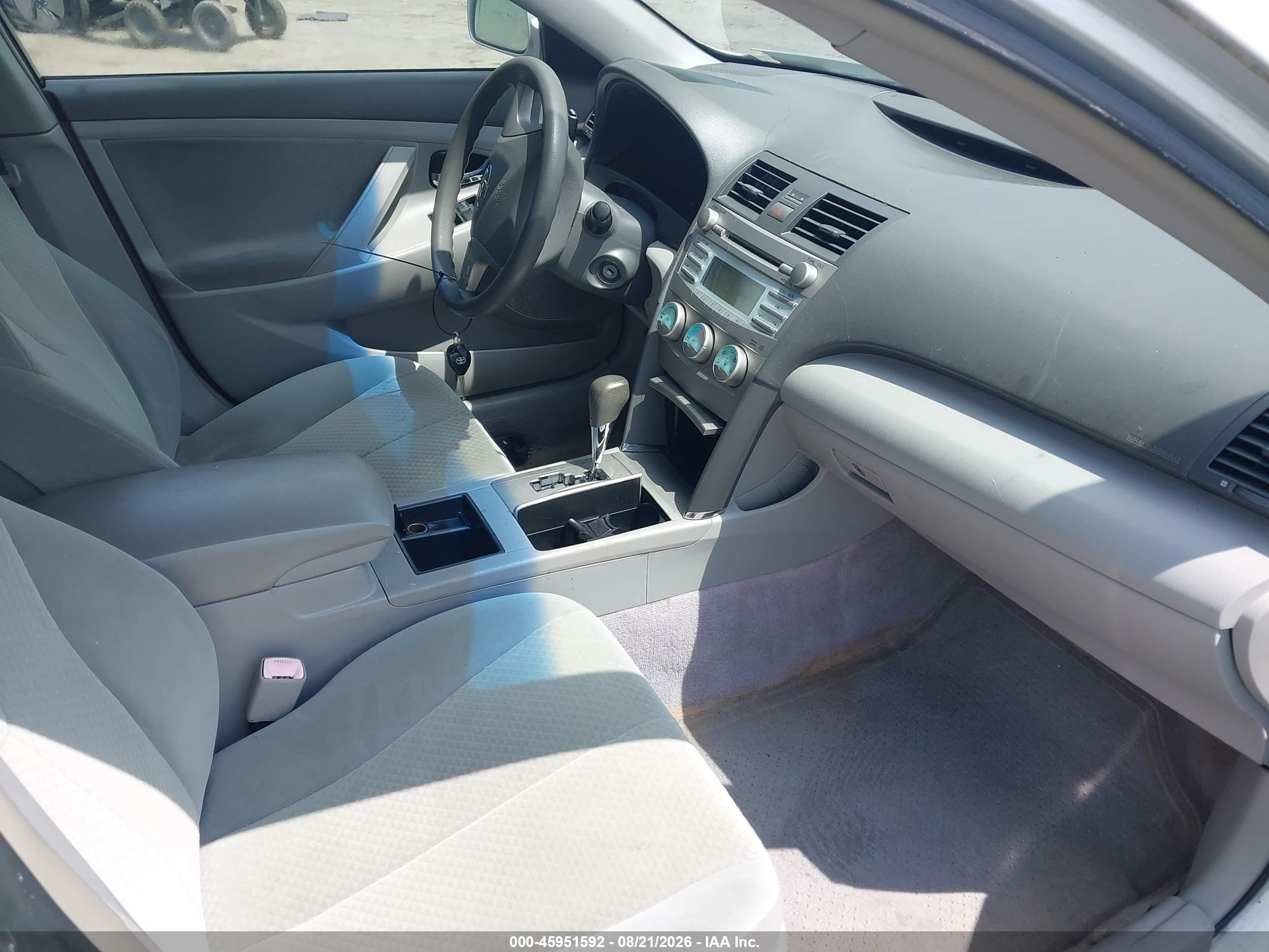 2007 Toyota Camry Le White vin: JTNBE46K073040822