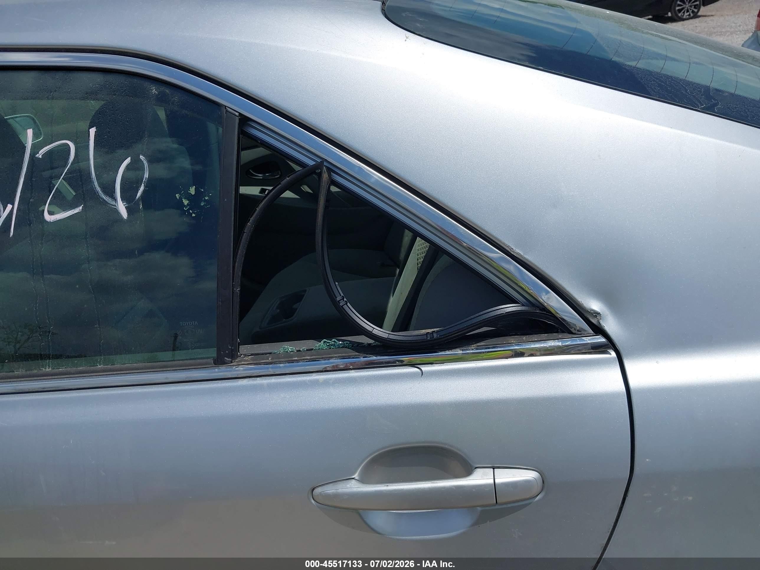 2007 Toyota Camry Le Silver vin: JTNBE46K073051657