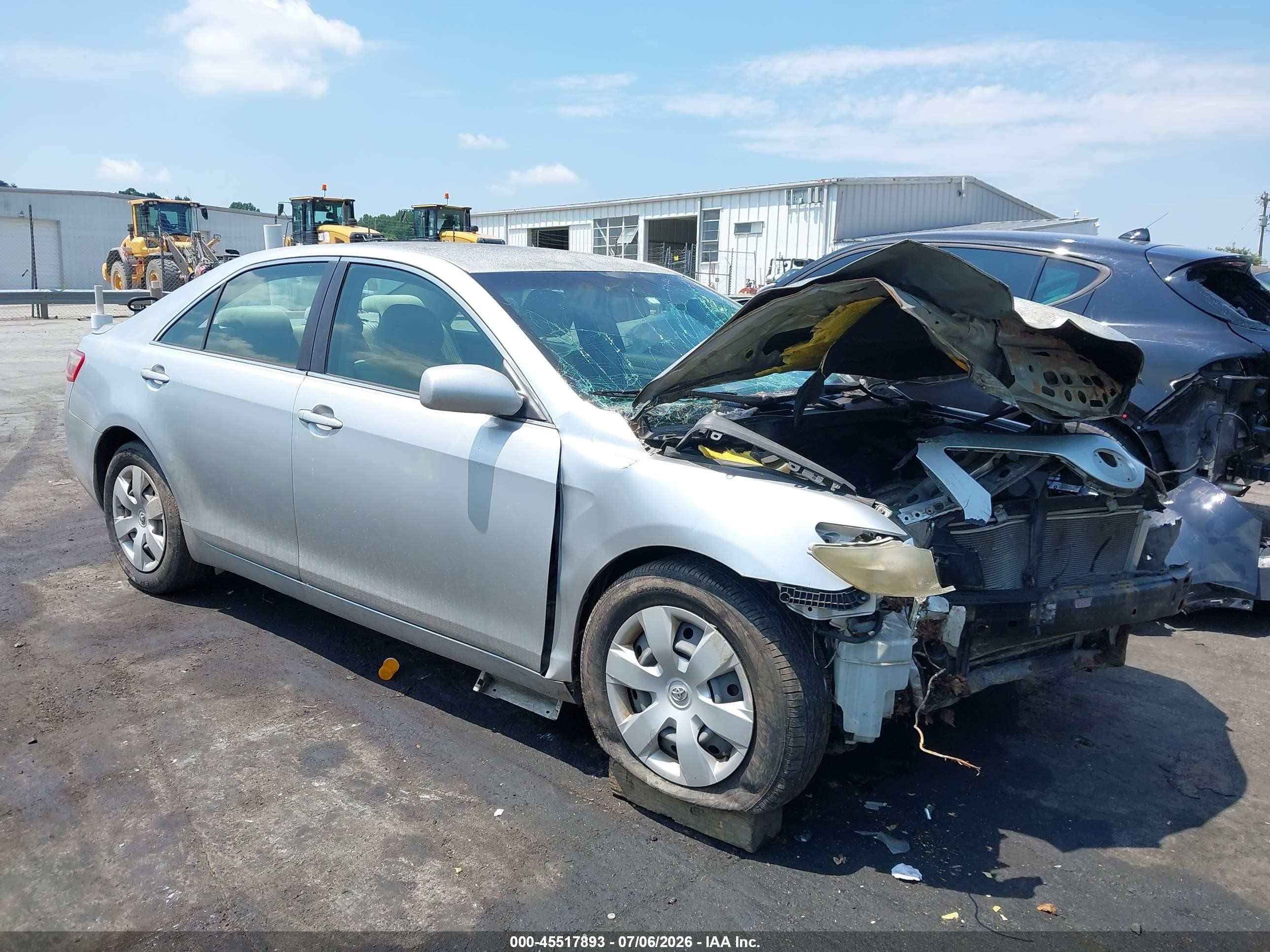 2007 Toyota Camry Le Silver vin: JTNBE46K073056700