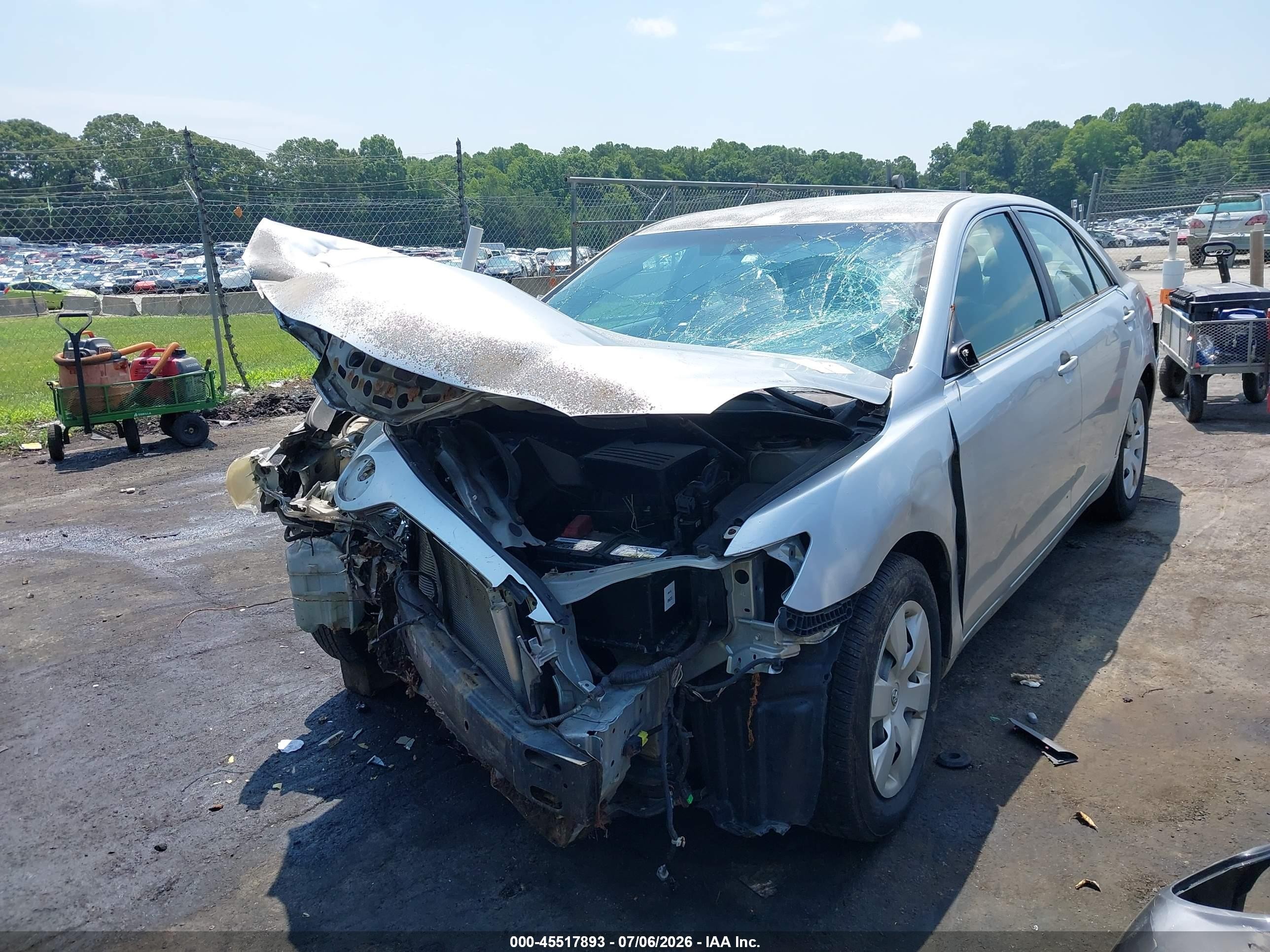 2007 Toyota Camry Le Silver vin: JTNBE46K073056700