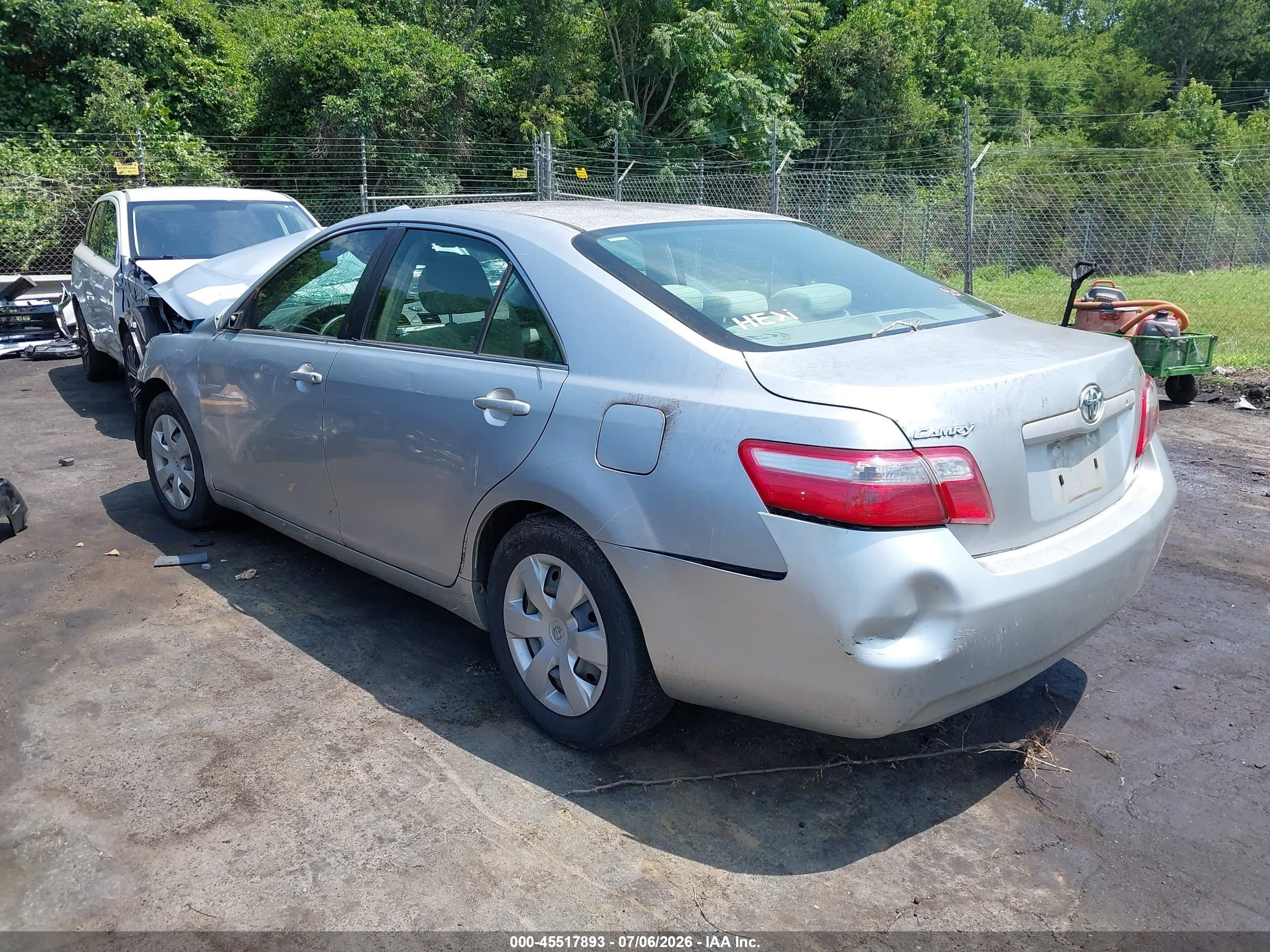 2007 Toyota Camry Le Silver vin: JTNBE46K073056700