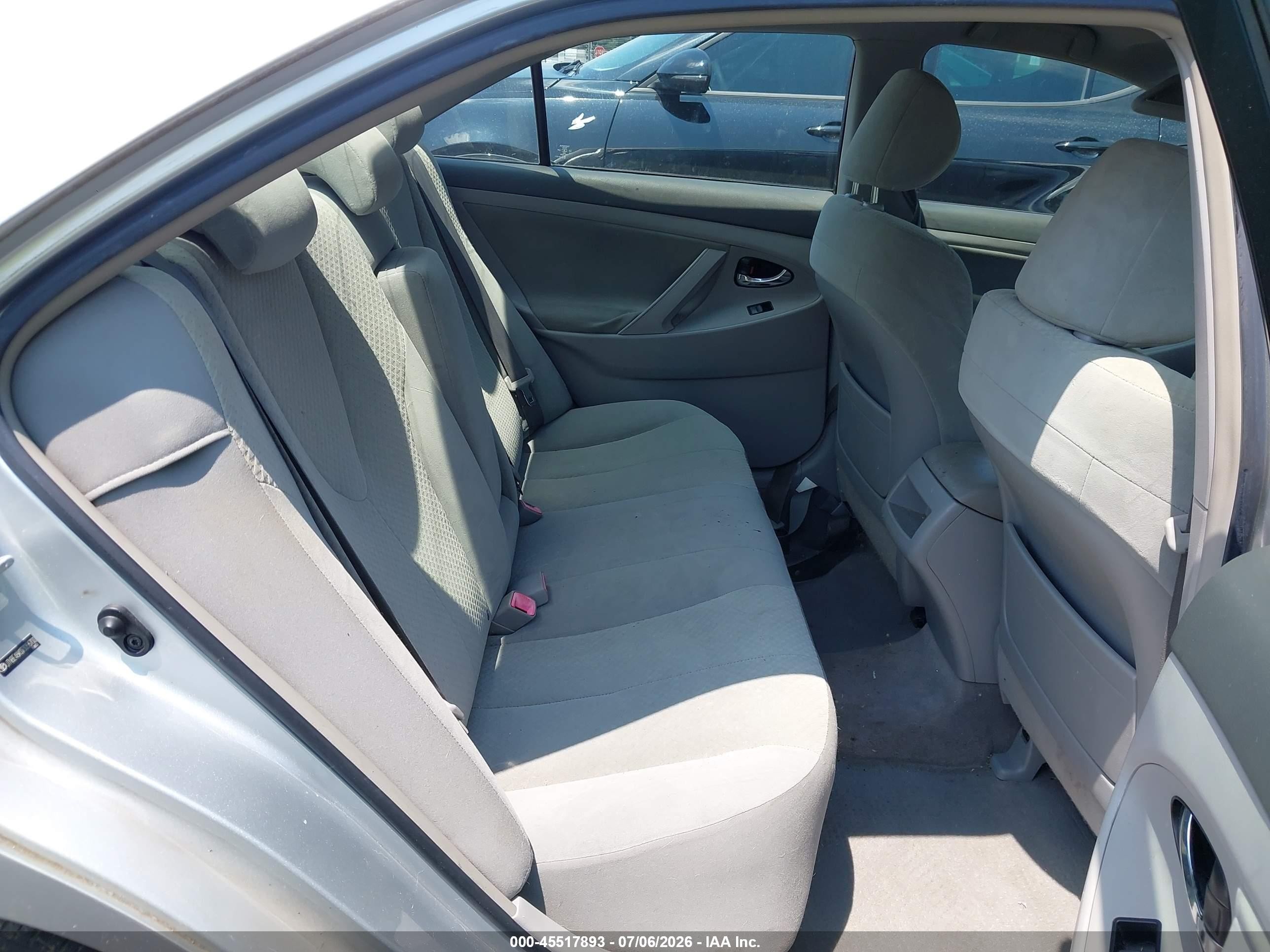 2007 Toyota Camry Le Silver vin: JTNBE46K073056700