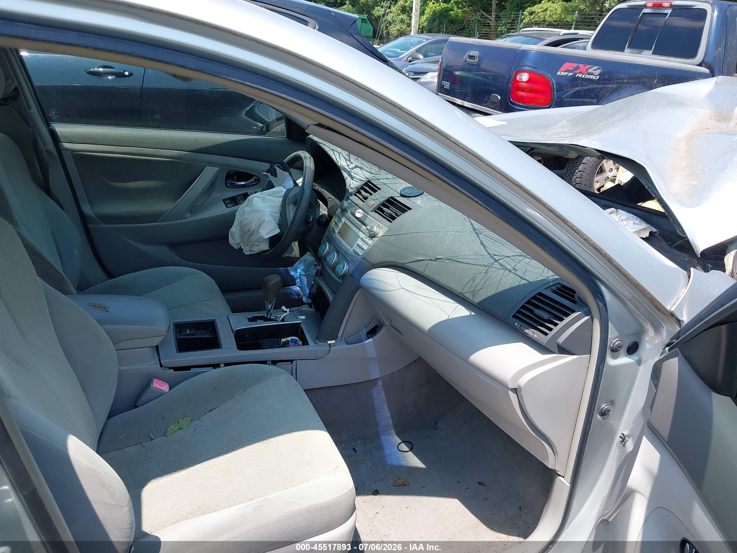 2007 Toyota Camry Le Silver vin: JTNBE46K073056700