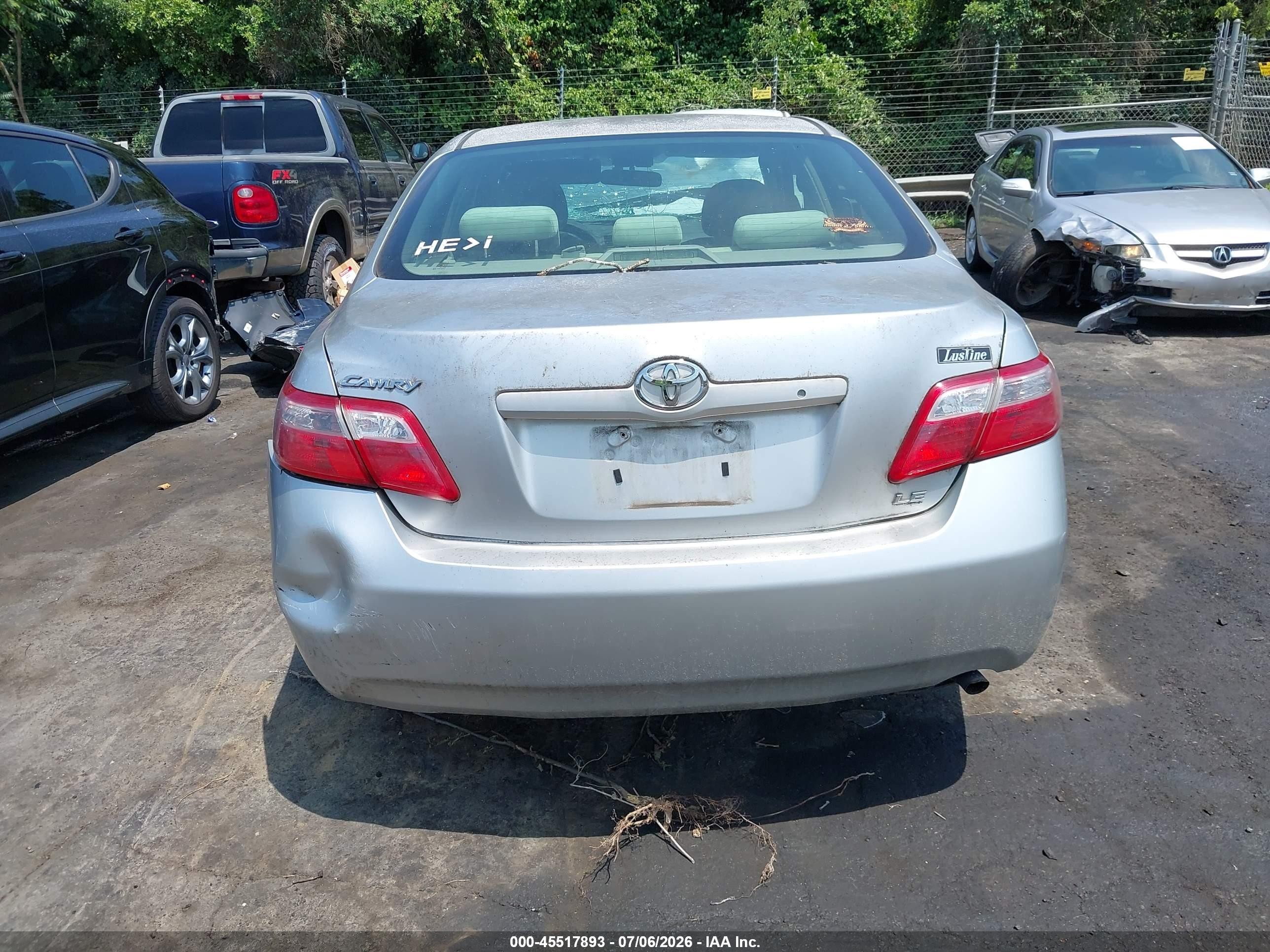 2007 Toyota Camry Le Silver vin: JTNBE46K073056700