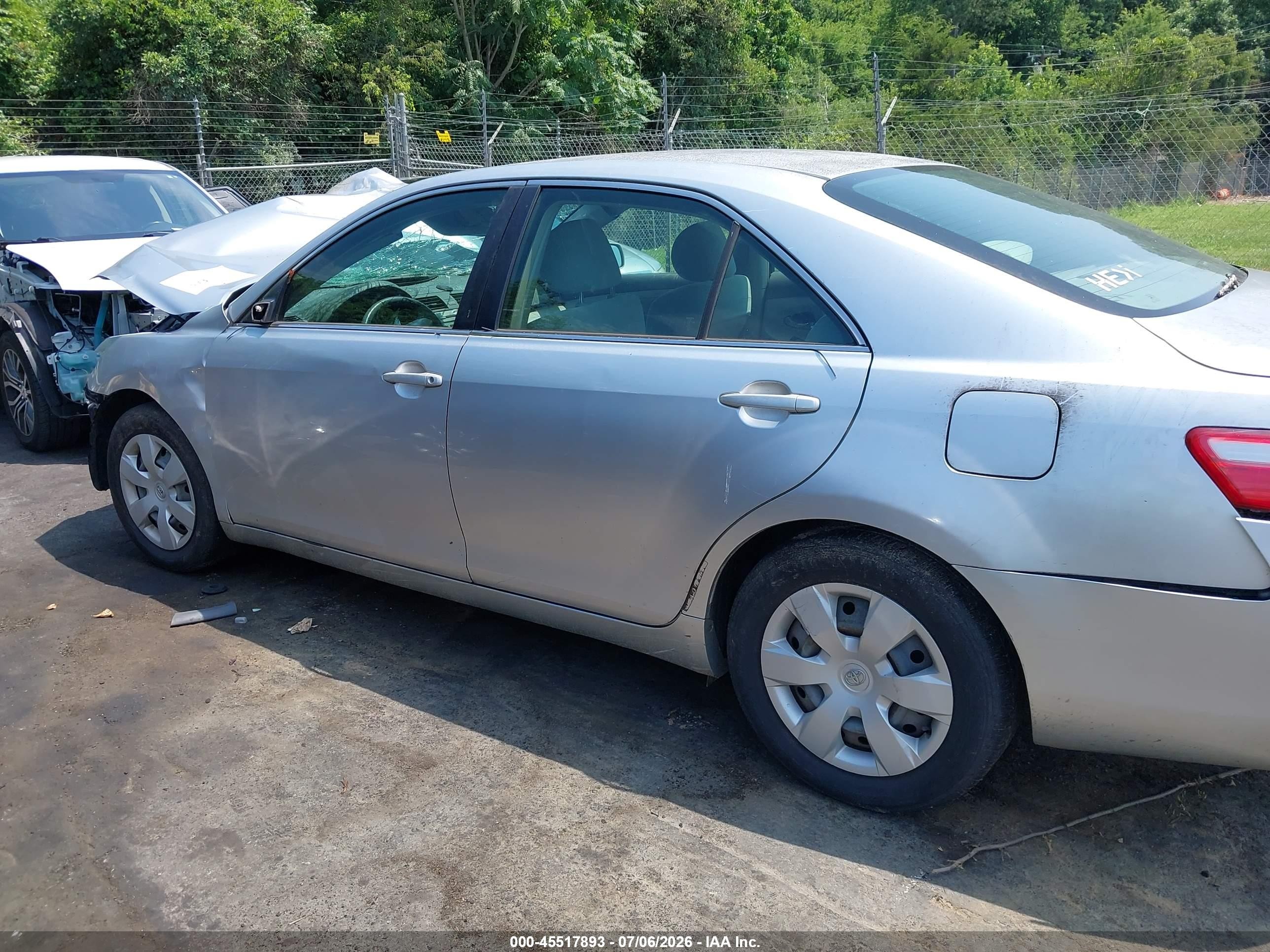 2007 Toyota Camry Le Silver vin: JTNBE46K073056700