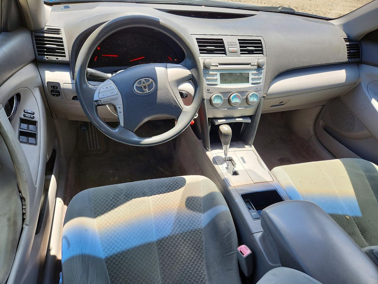 2007 Toyota Camry Le Gray vin: JTNBE46K073061895