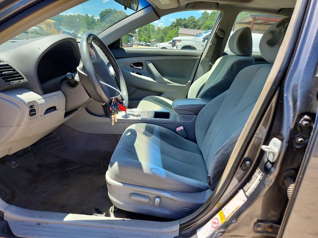 2007 Toyota Camry Le Gray vin: JTNBE46K073061895