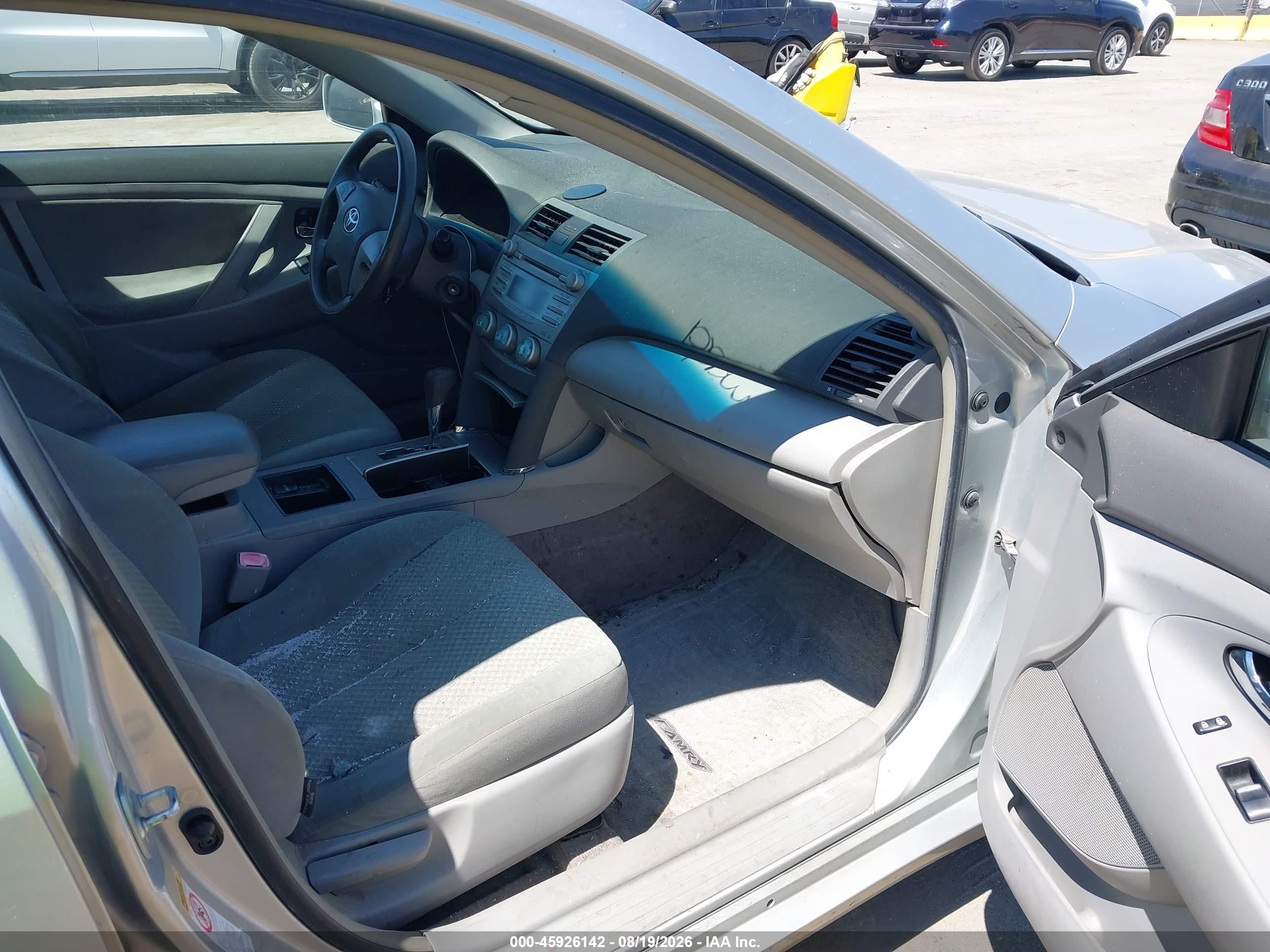 2007 Toyota Camry Le Серебряный vin: JTNBE46K073068717