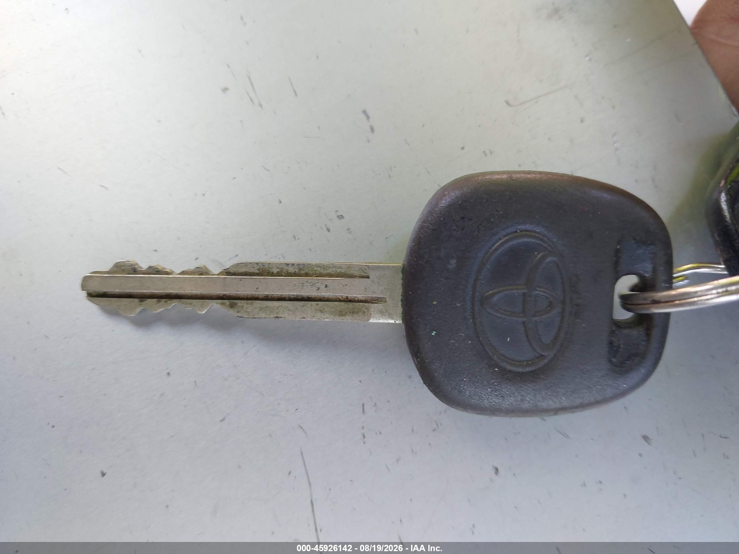 2007 Toyota Camry Le Серебряный vin: JTNBE46K073068717