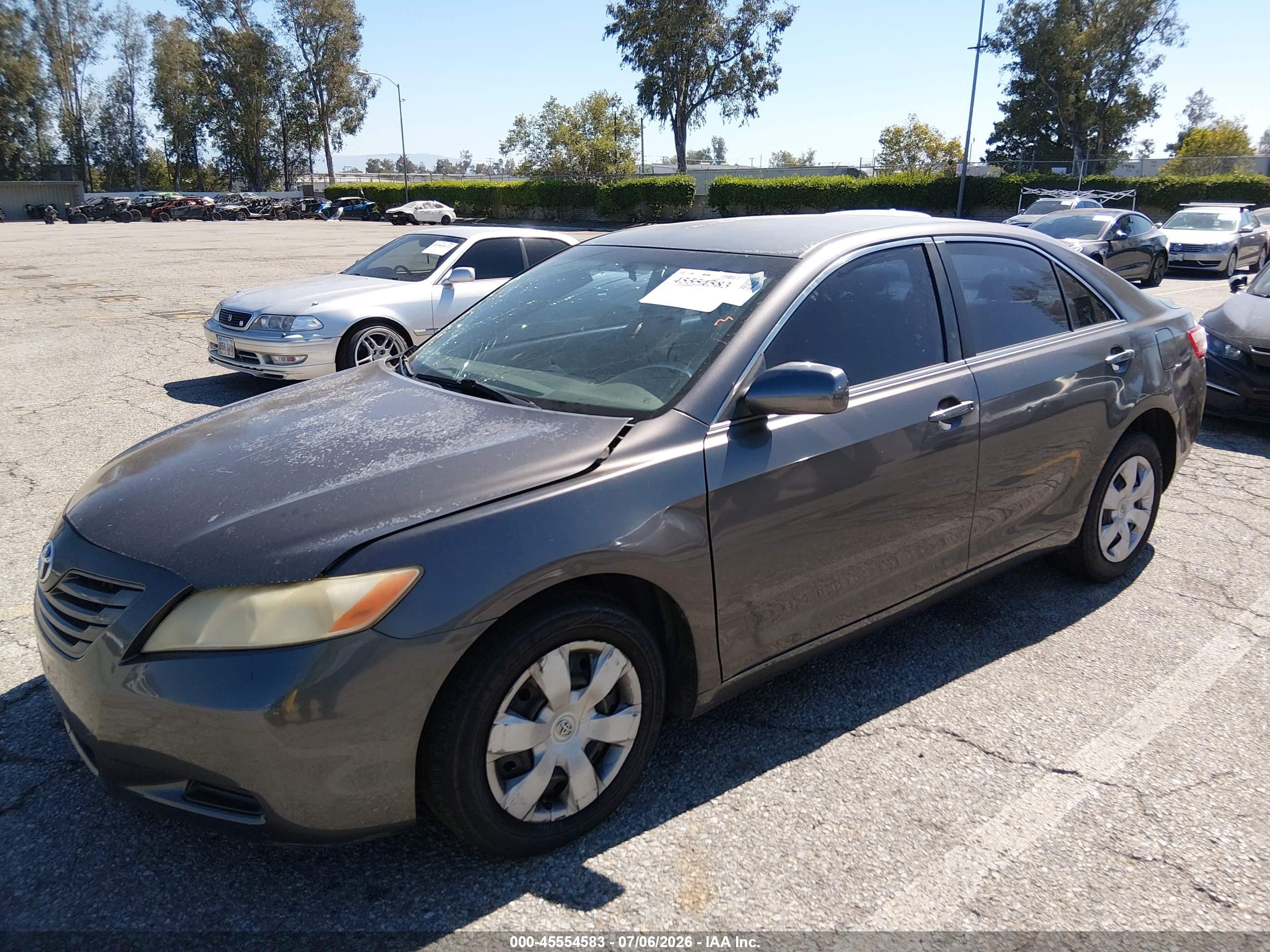 2007 Toyota Camry Le Gray vin: JTNBE46K073071505