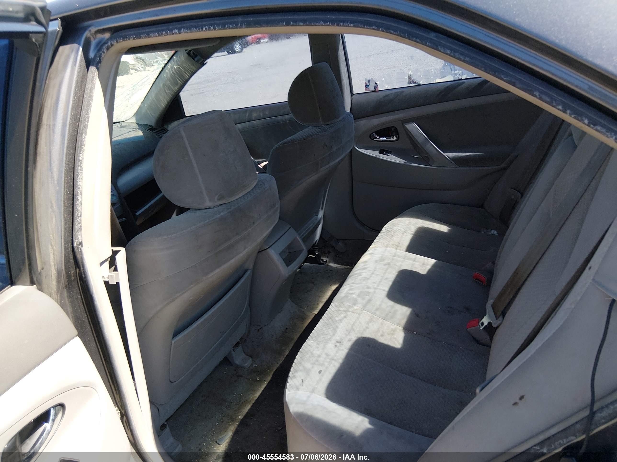 2007 Toyota Camry Le Gray vin: JTNBE46K073071505