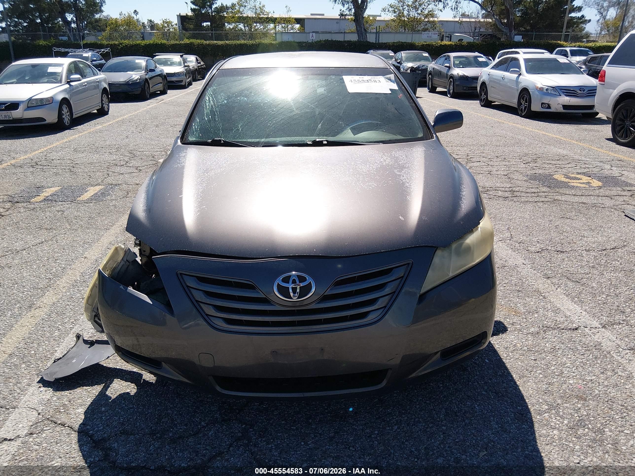 2007 Toyota Camry Le Gray vin: JTNBE46K073071505