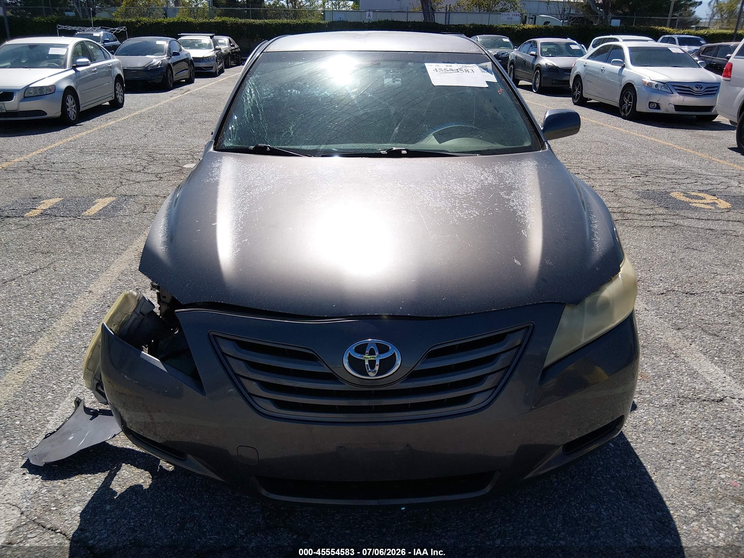 2007 Toyota Camry Le Gray vin: JTNBE46K073071505