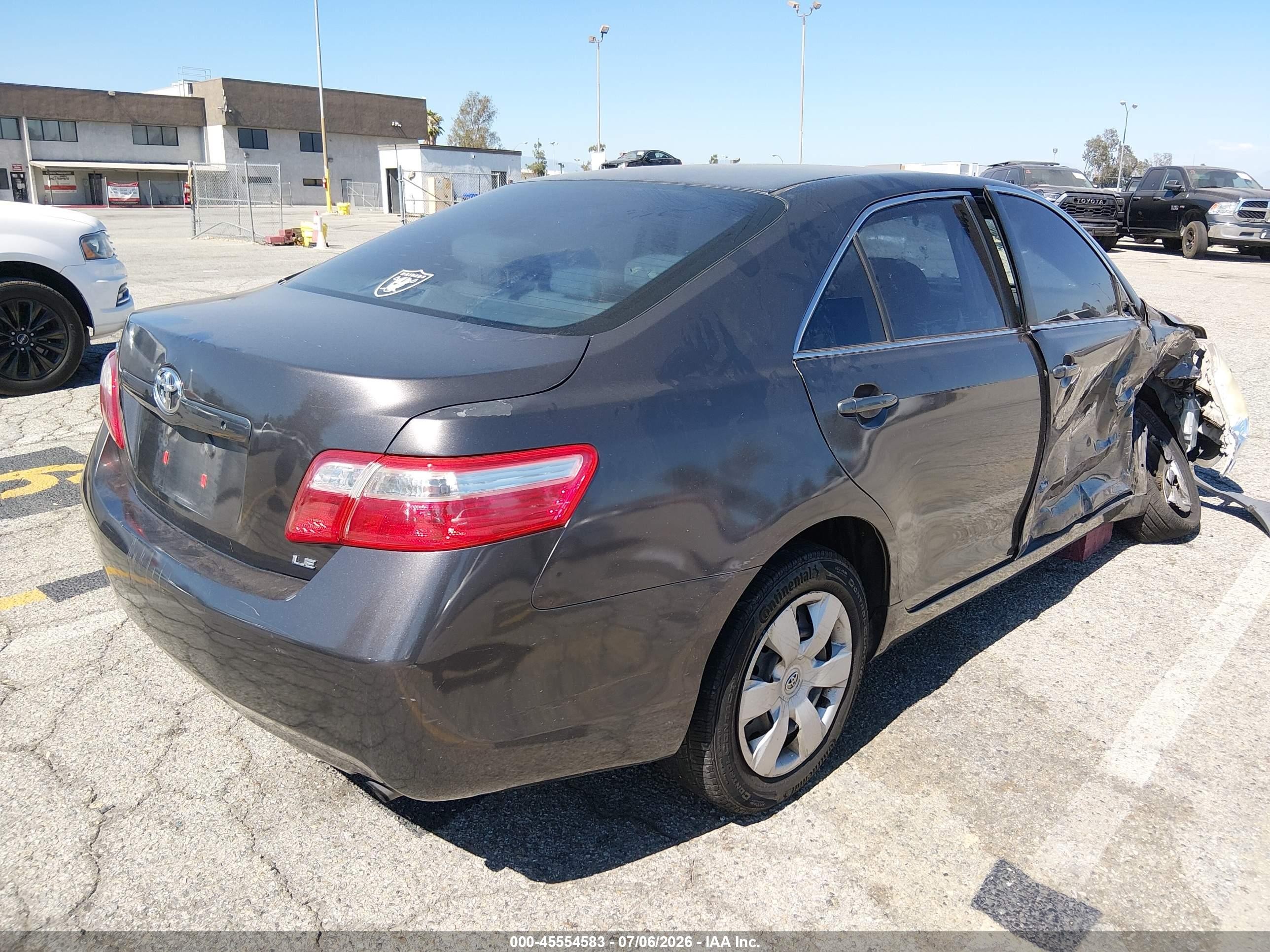 2007 Toyota Camry Le Gray vin: JTNBE46K073071505