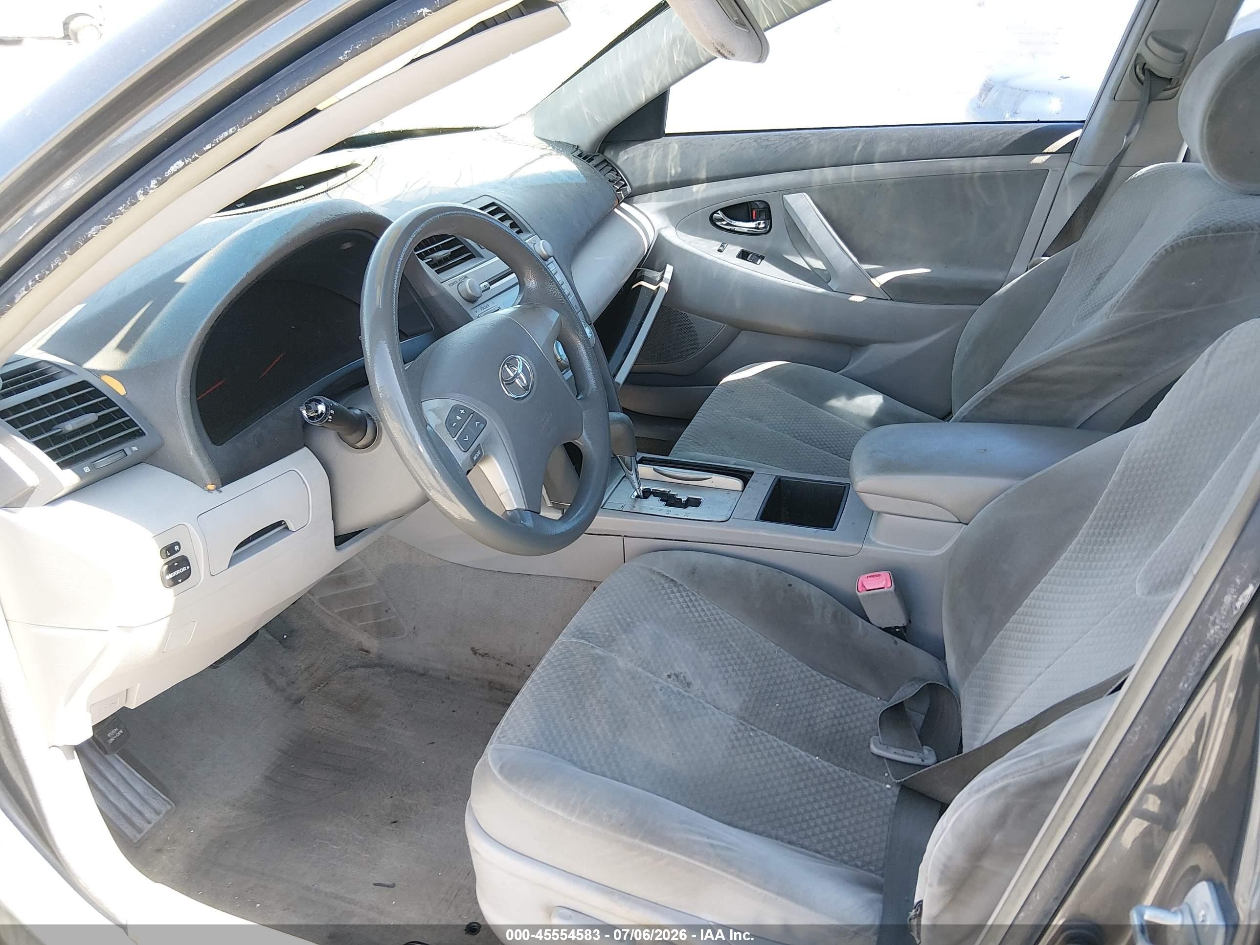 2007 Toyota Camry Le Gray vin: JTNBE46K073071505