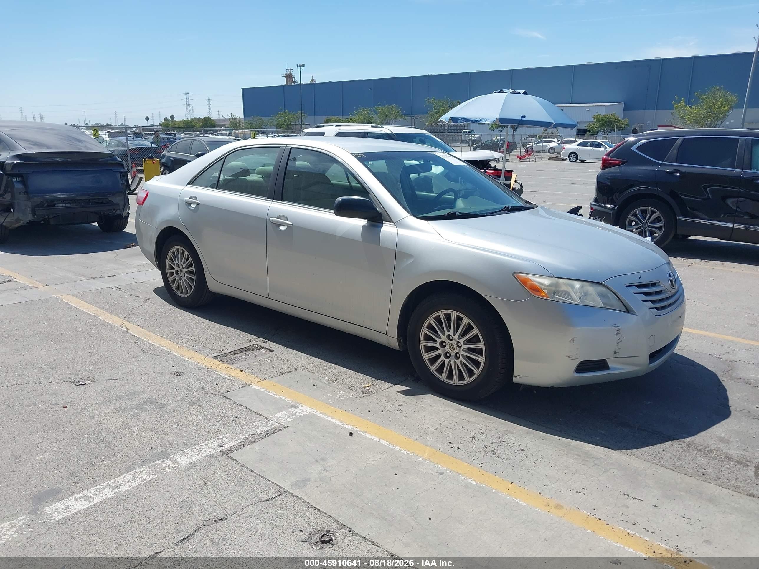 2007 Toyota Camry Le Gray vin: JTNBE46K073086540