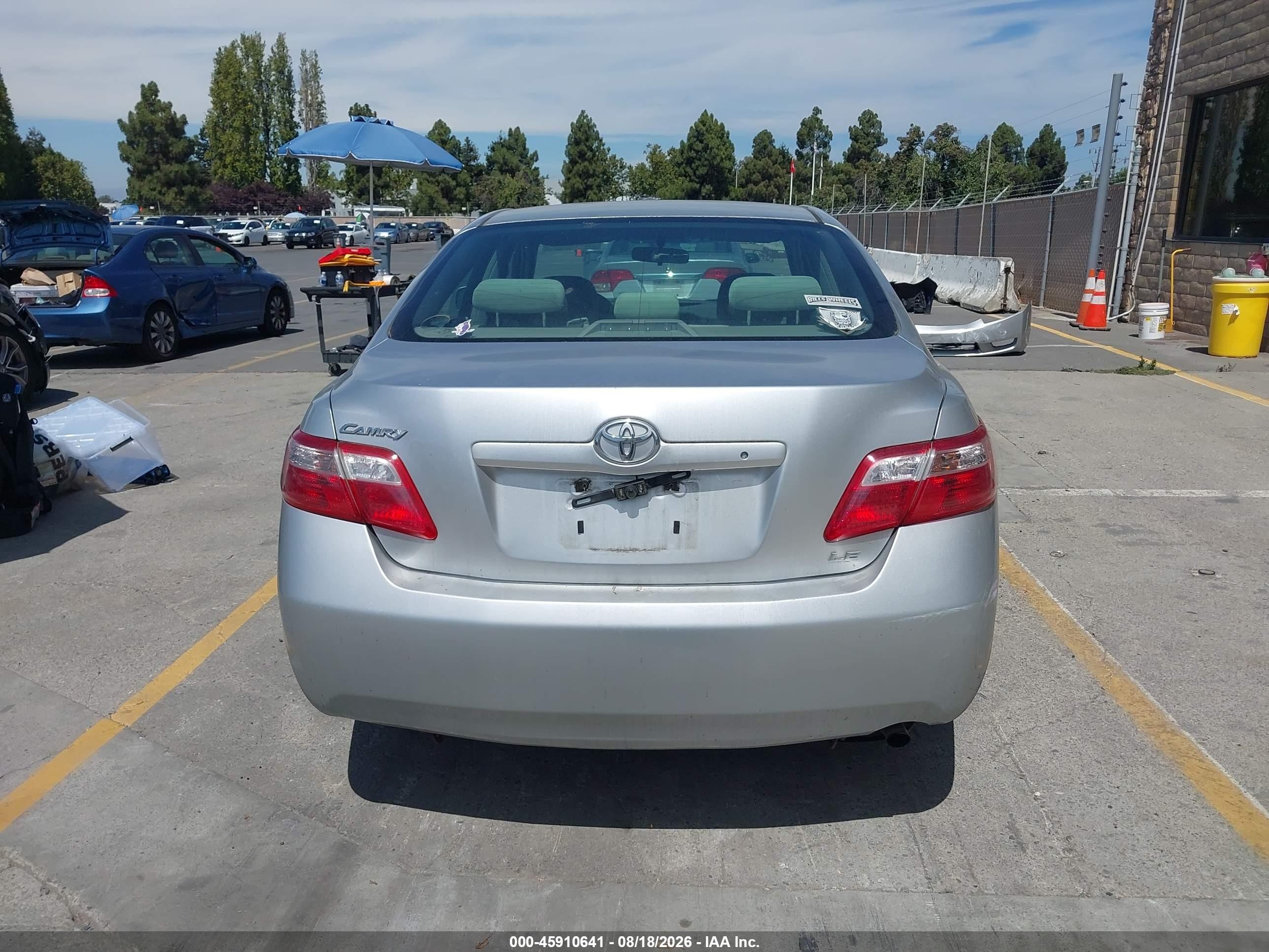 2007 Toyota Camry Le Серый vin: JTNBE46K073086540
