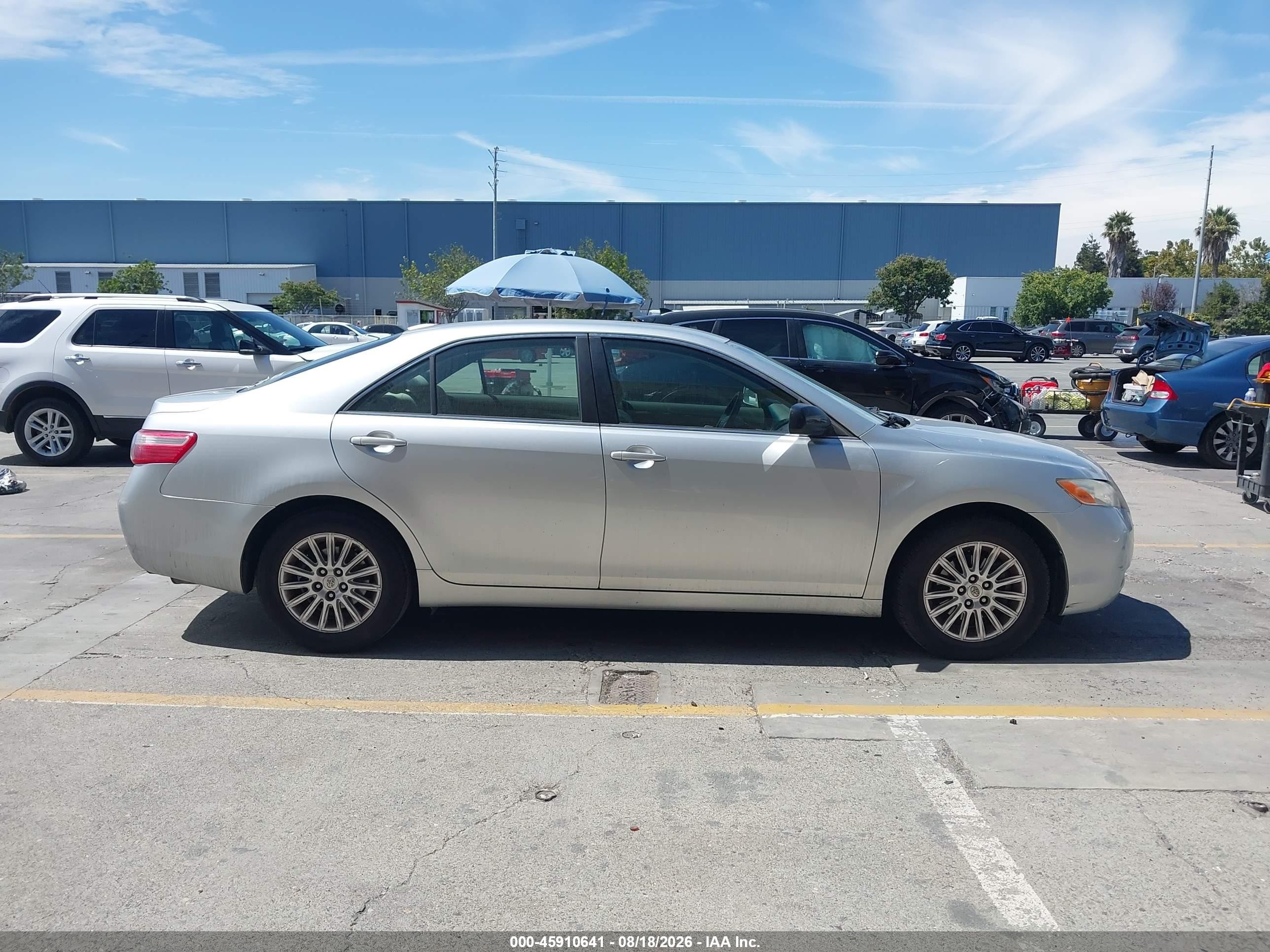 2007 Toyota Camry Le Серый vin: JTNBE46K073086540