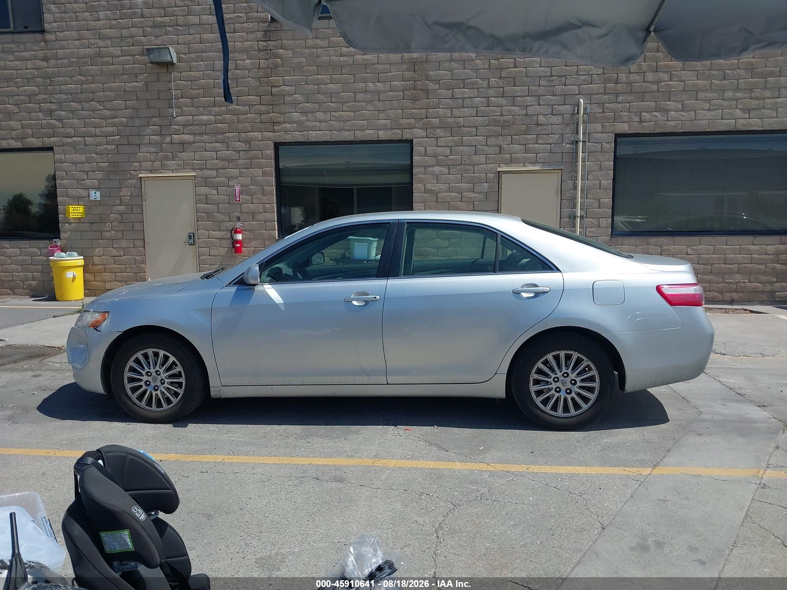 2007 Toyota Camry Le Серый vin: JTNBE46K073086540
