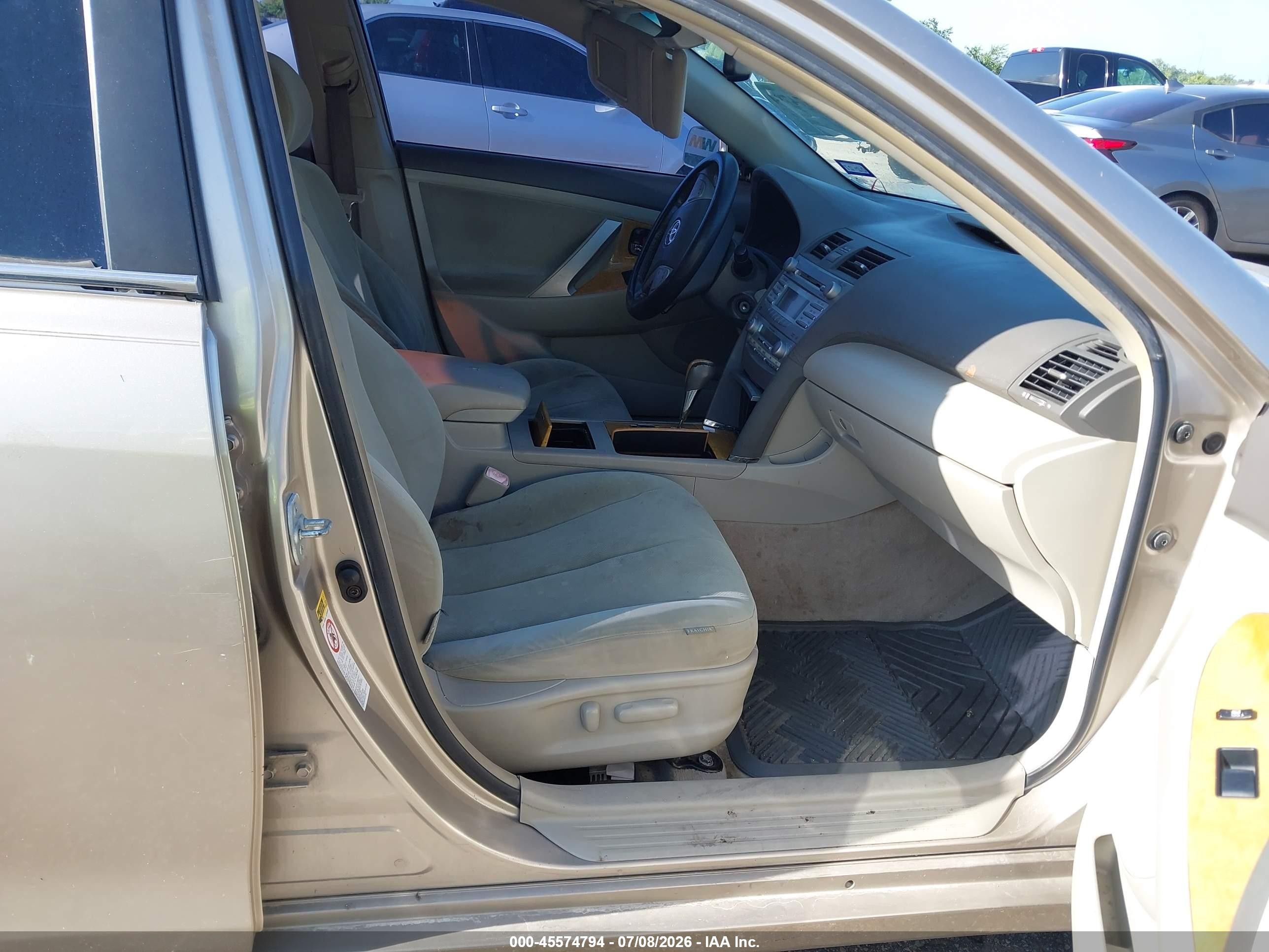 2007 Toyota Camry Xle Beige vin: JTNBE46K173029196