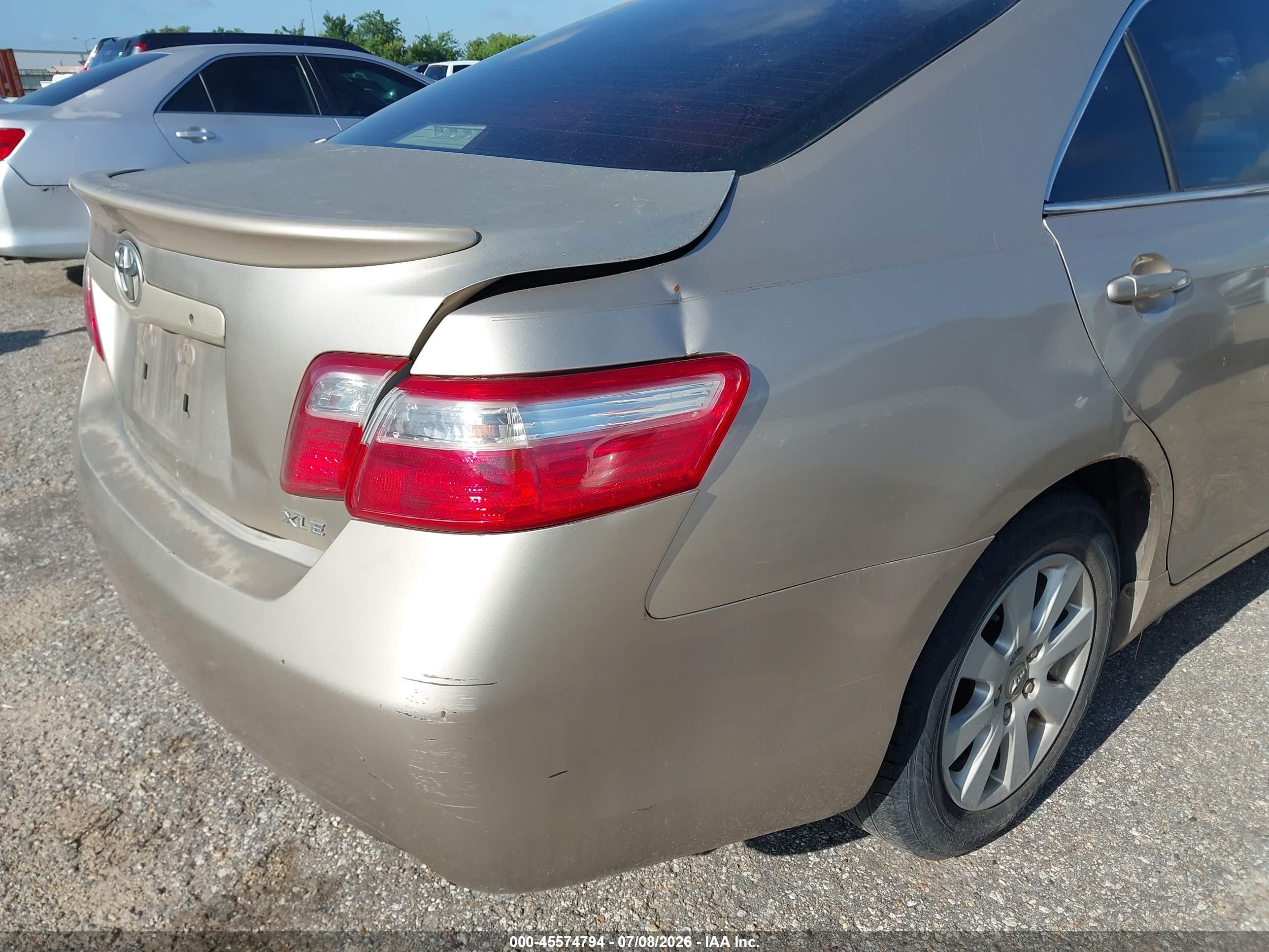 2007 Toyota Camry Xle Beige vin: JTNBE46K173029196