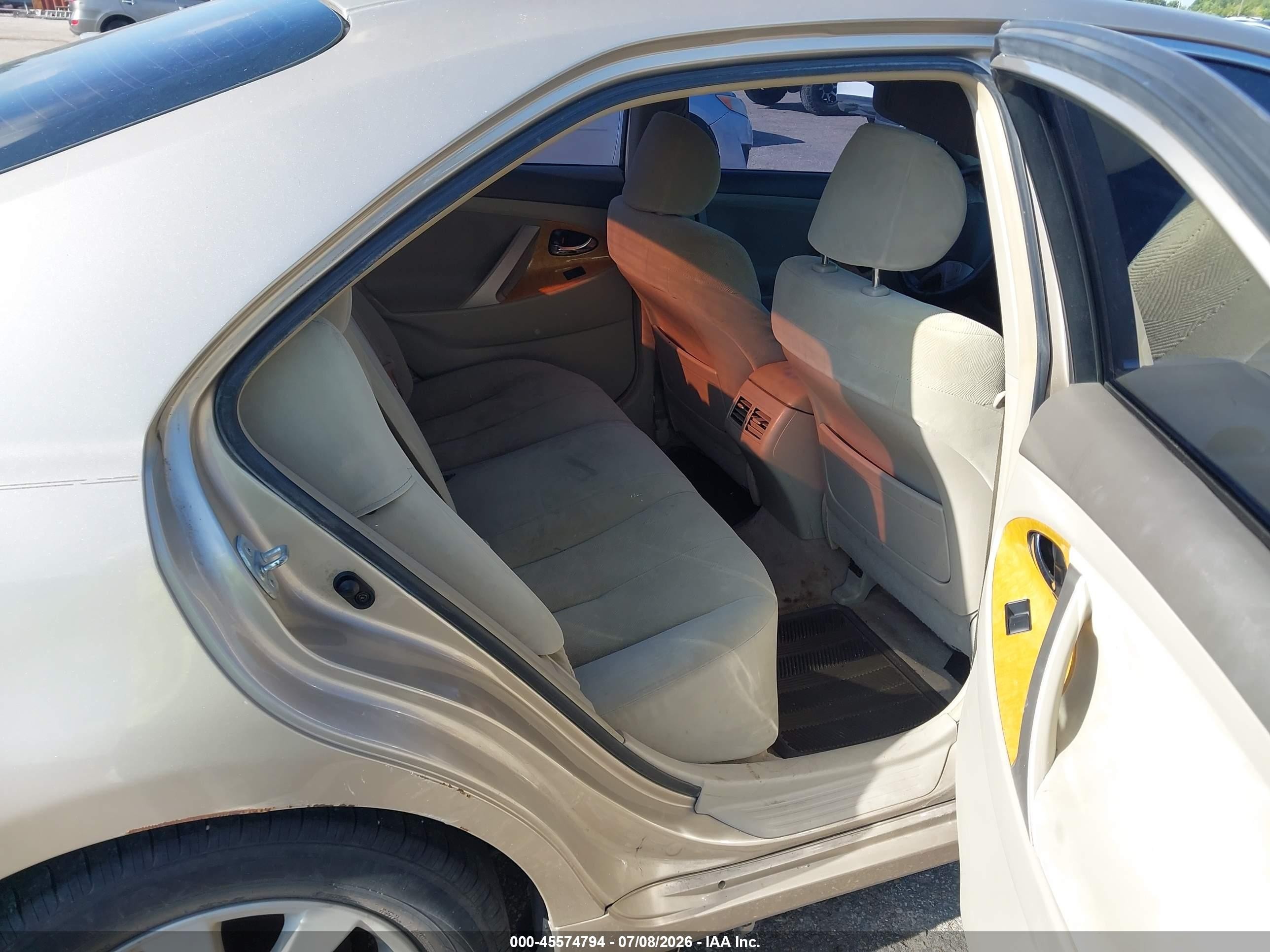 2007 Toyota Camry Xle Beige vin: JTNBE46K173029196