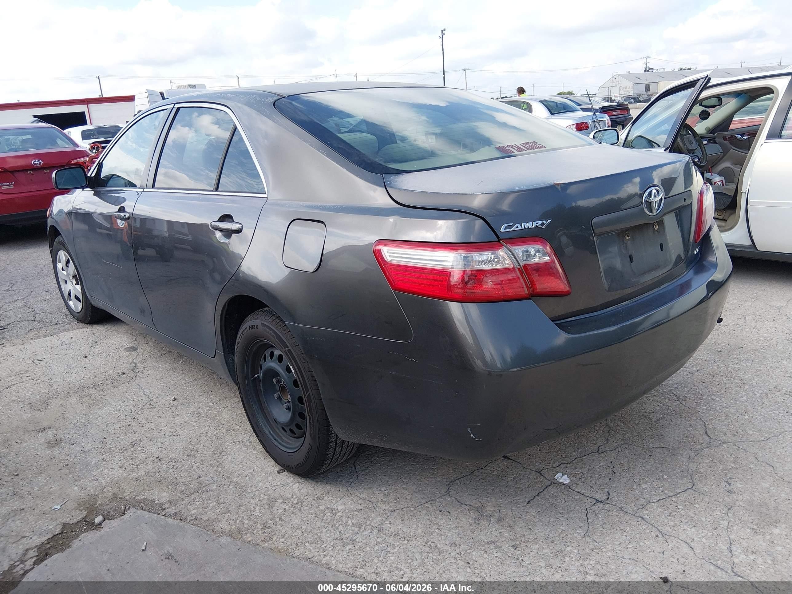 2007 Toyota Camry Le Gray vin: JTNBE46K173068807