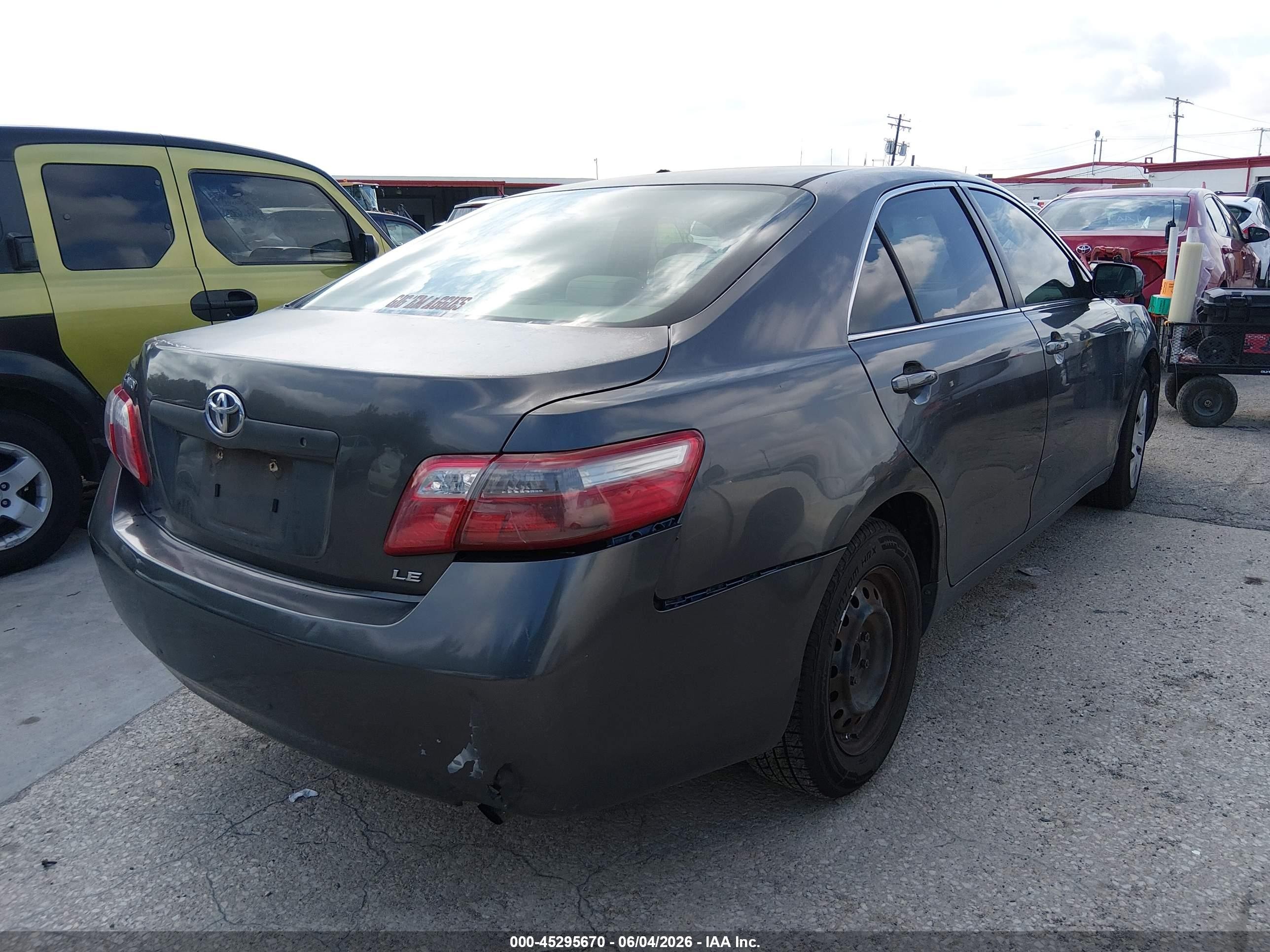 2007 Toyota Camry Le Gray vin: JTNBE46K173068807