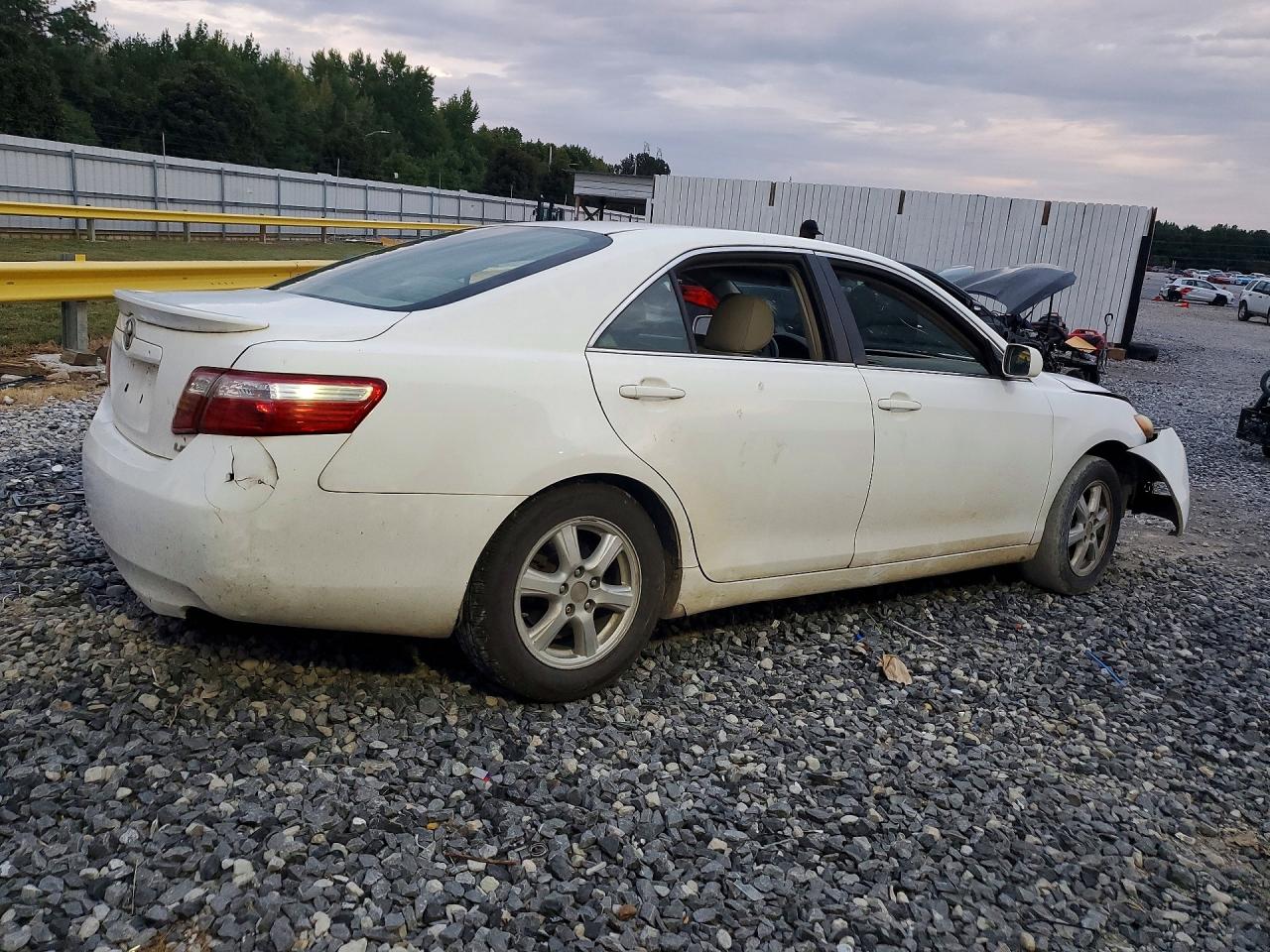2007 Toyota Camry Le White vin: JTNBE46K173075403
