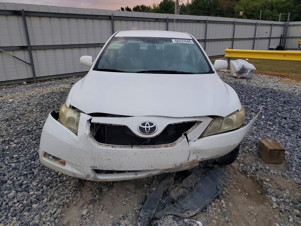2007 Toyota Camry Le White vin: JTNBE46K173075403
