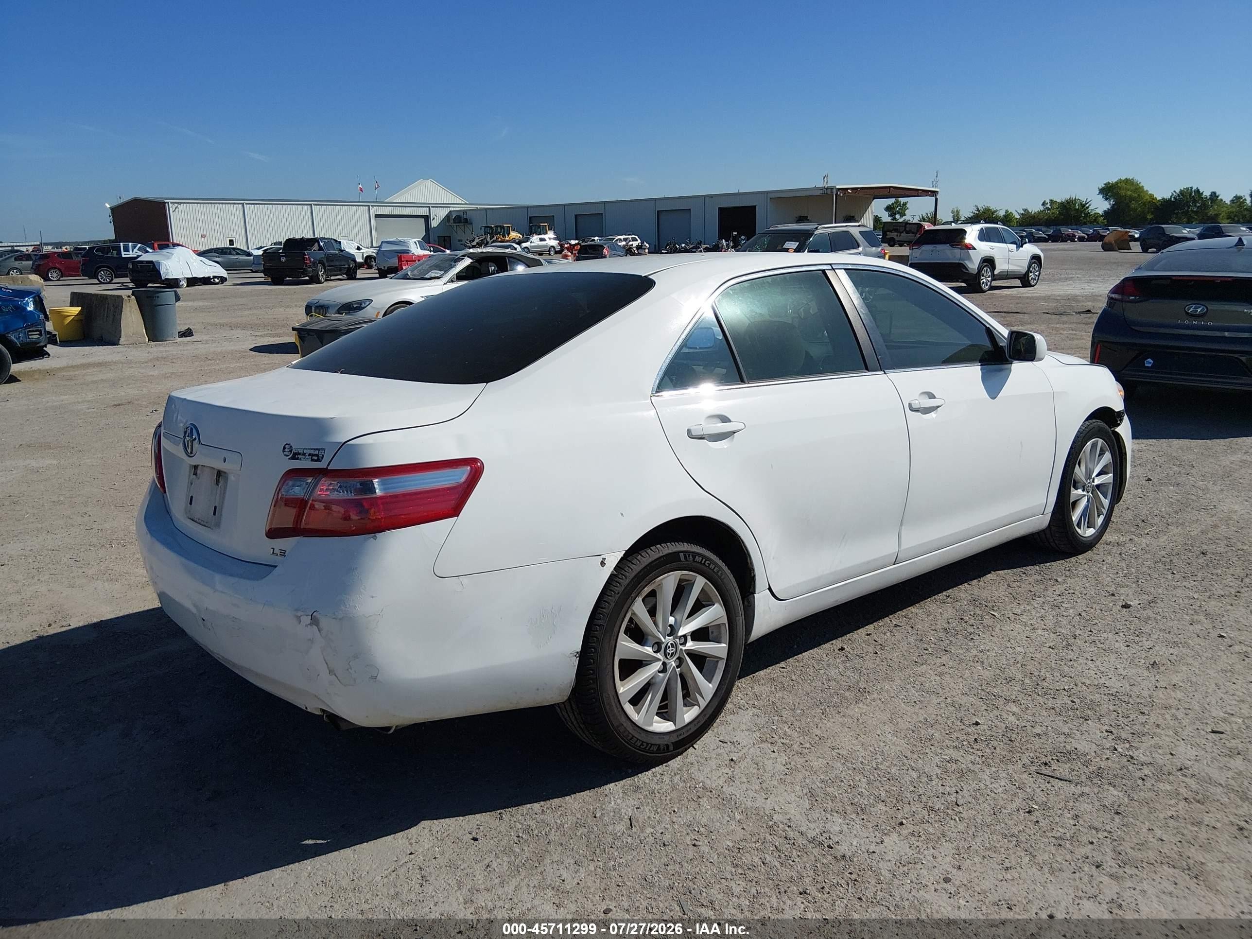 2009 Toyota Camry Le White vin: JTNBE46K193167291