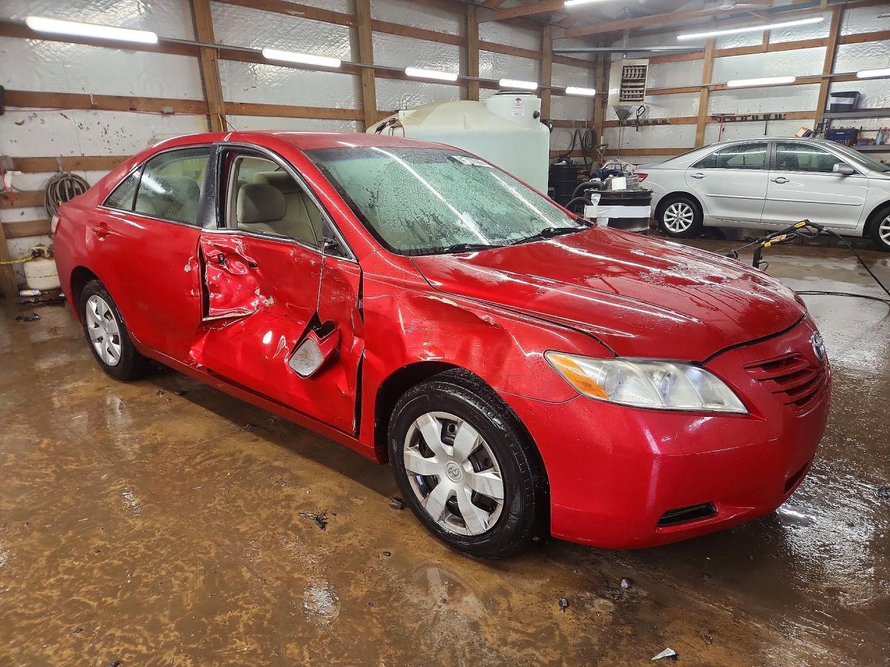 2007 Toyota Camry Le Red vin: JTNBE46K273000760