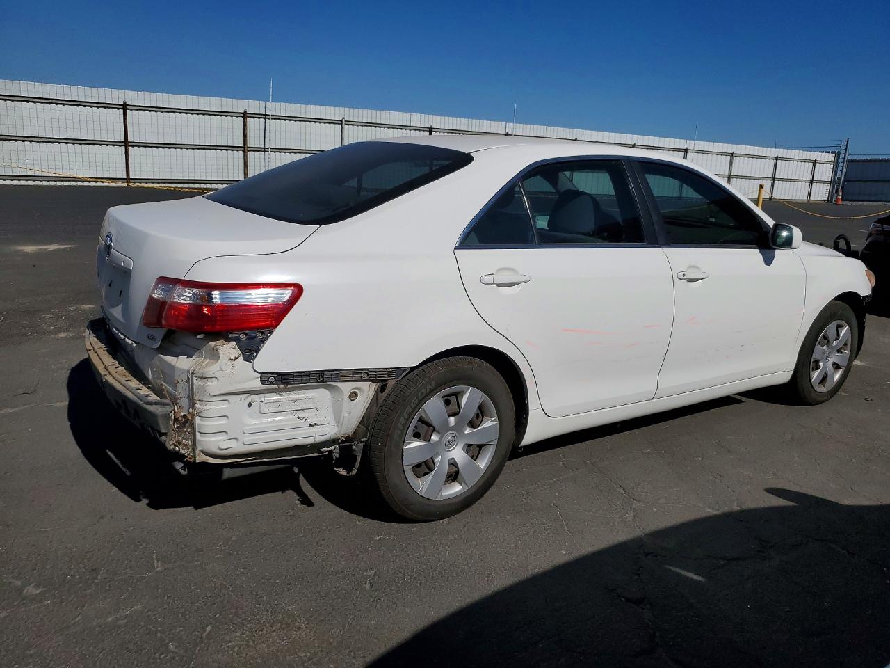 2007 Toyota Camry Ce Белый vin: JTNBE46K273015145