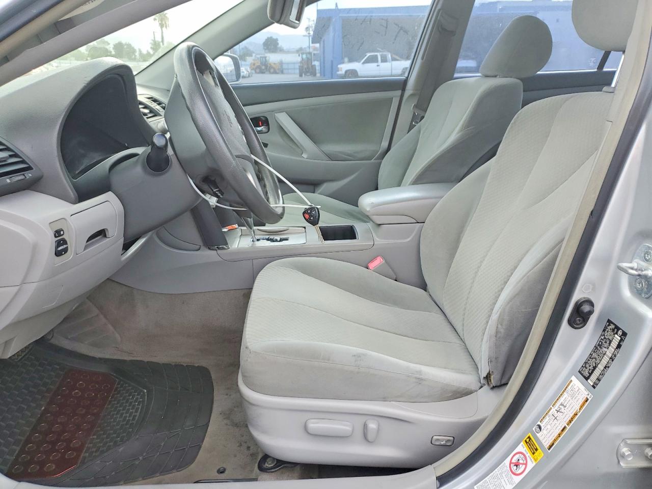 2007 Toyota Camry Le Silver vin: JTNBE46K273067147