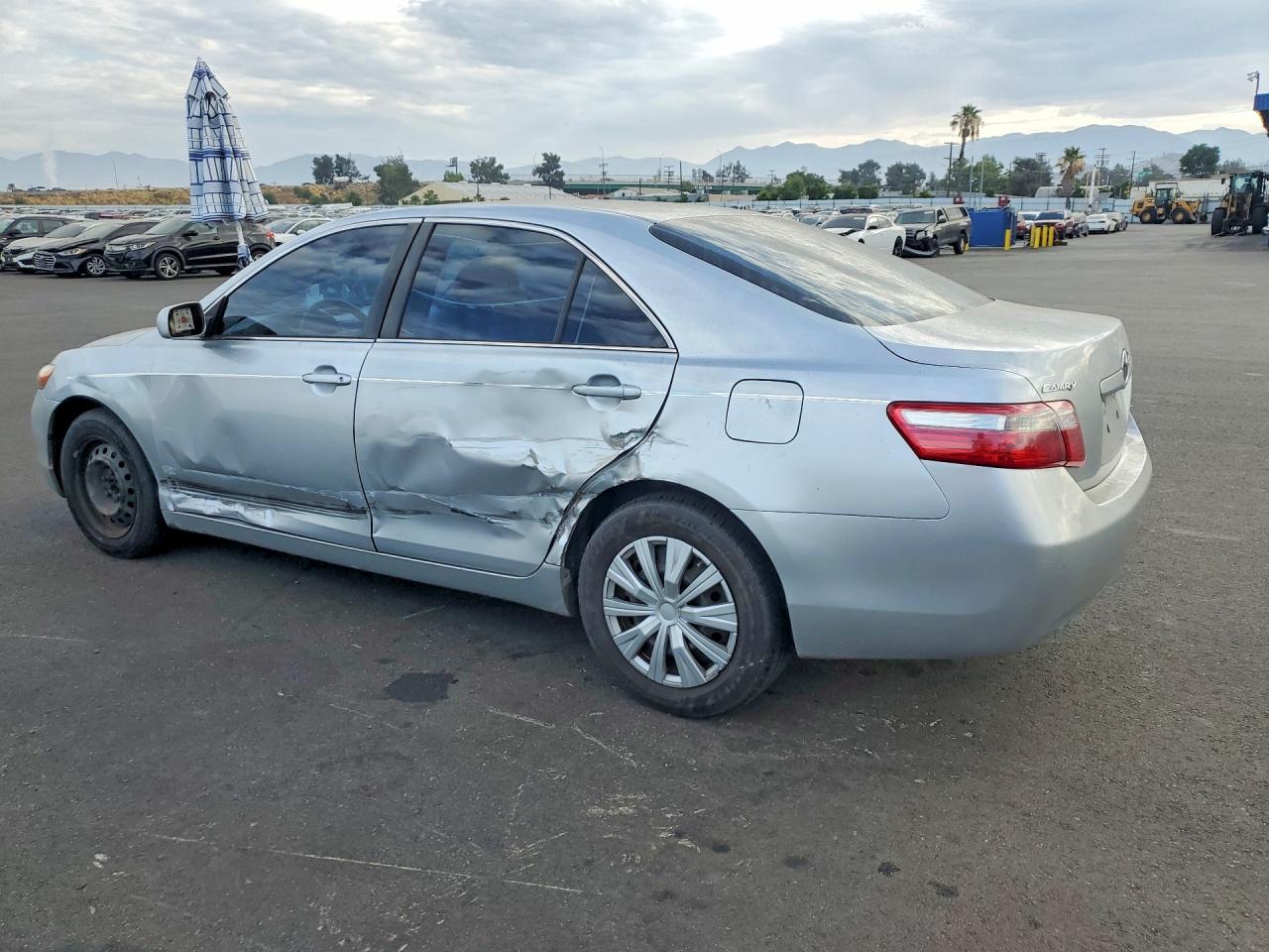 2007 Toyota Camry Le Silver vin: JTNBE46K273067147
