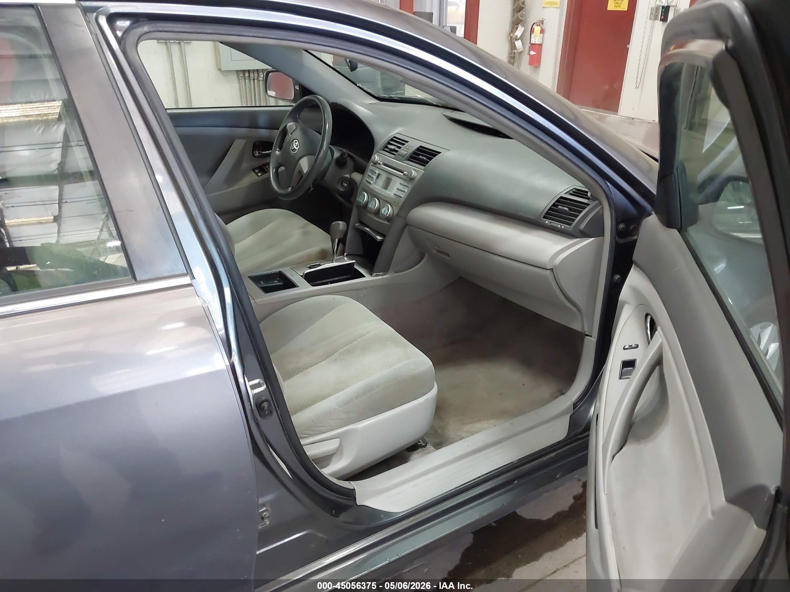 2009 Toyota Camry Xle Gray vin: JTNBE46K293189901