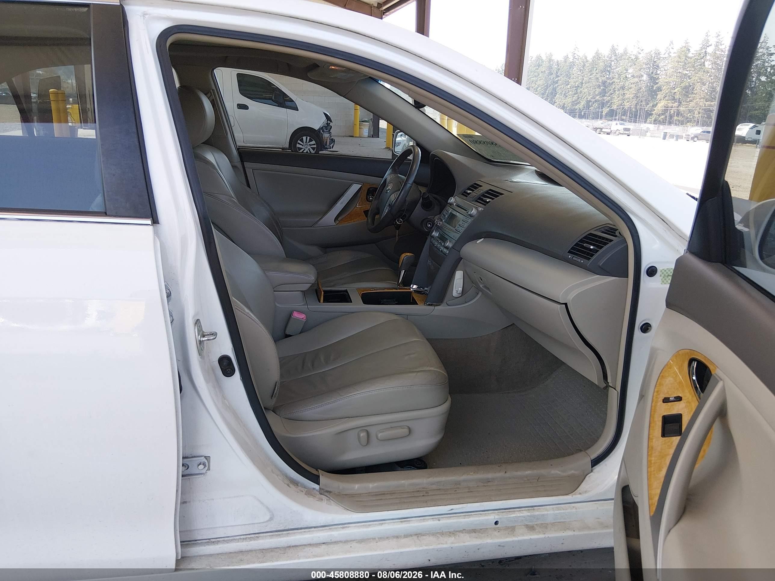 2007 Toyota Camry Xle Белый vin: JTNBE46K373017065