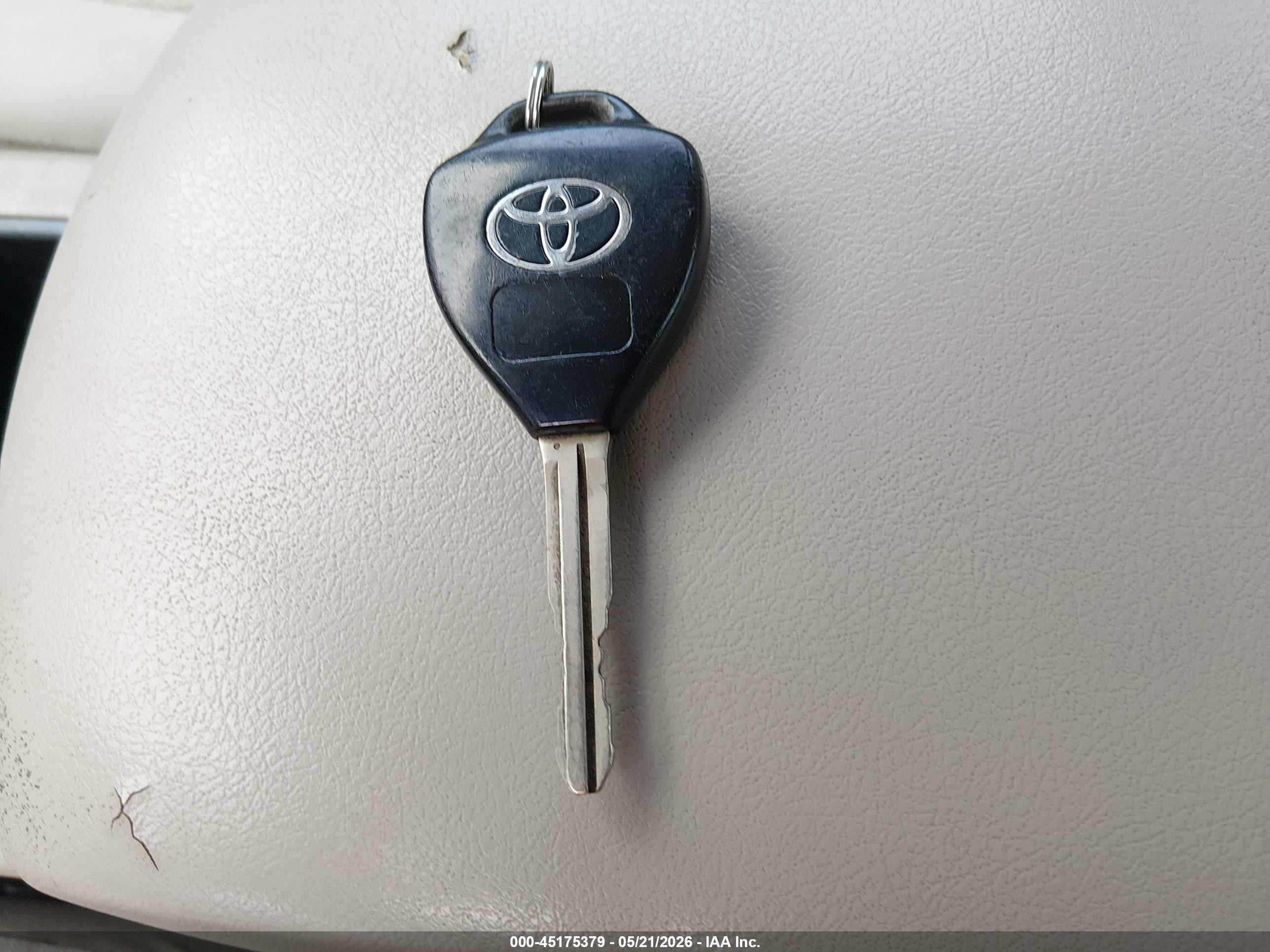 2007 Toyota Camry Le Red vin: JTNBE46K373103797