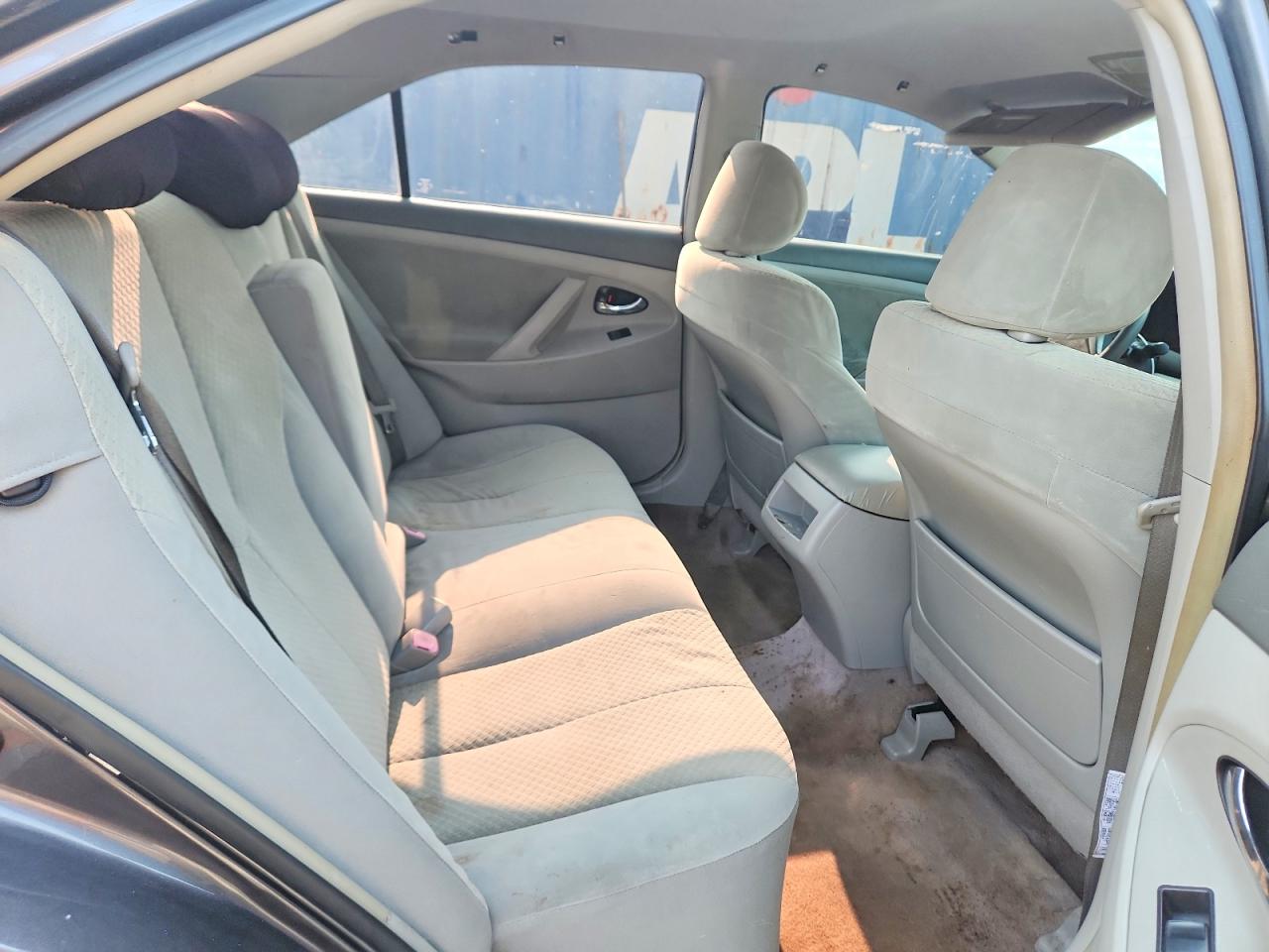 2007 Toyota Camry Le Gray vin: JTNBE46K473027930