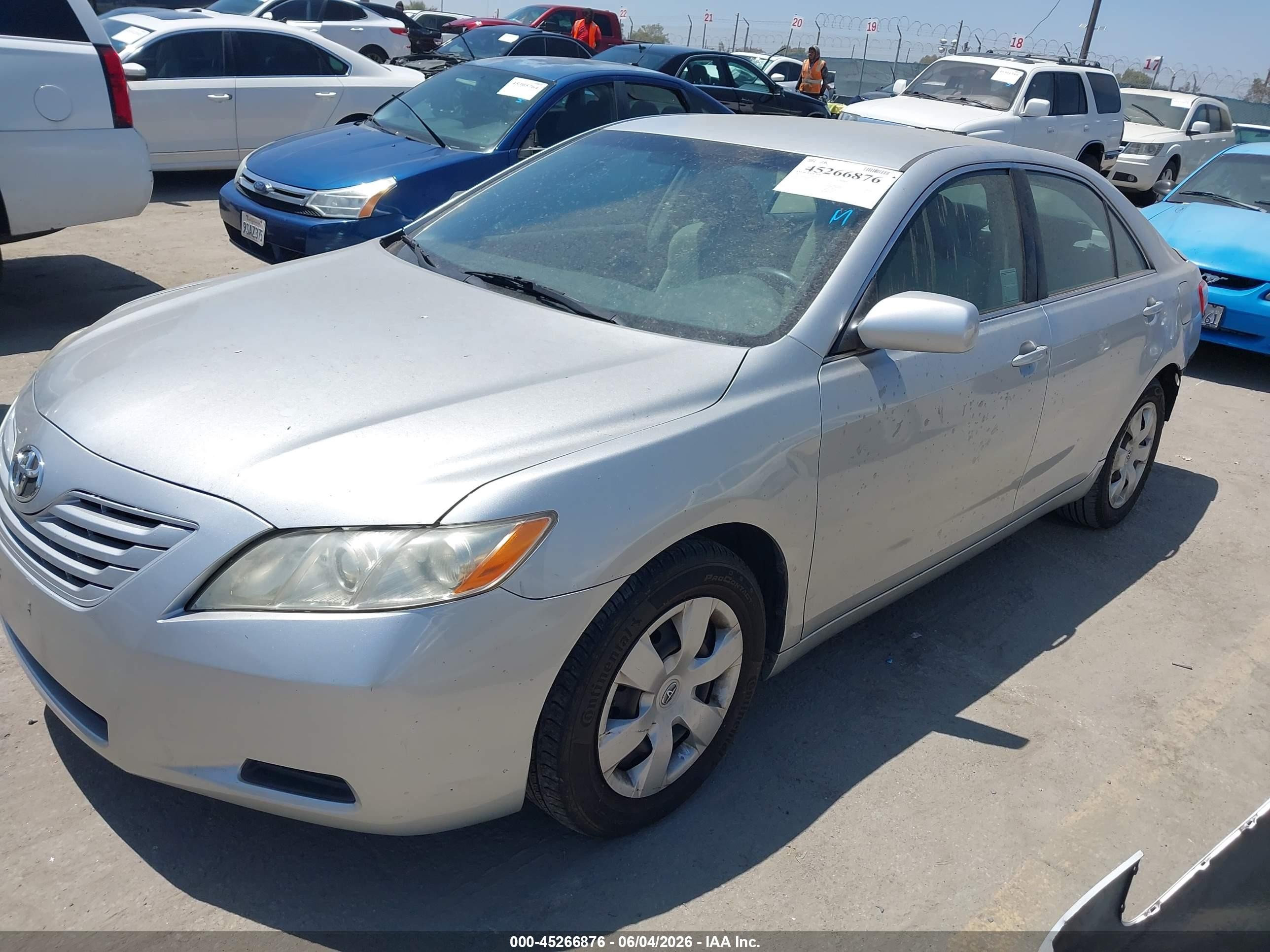 2007 Toyota Camry Le Серебряный vin: JTNBE46K473048356