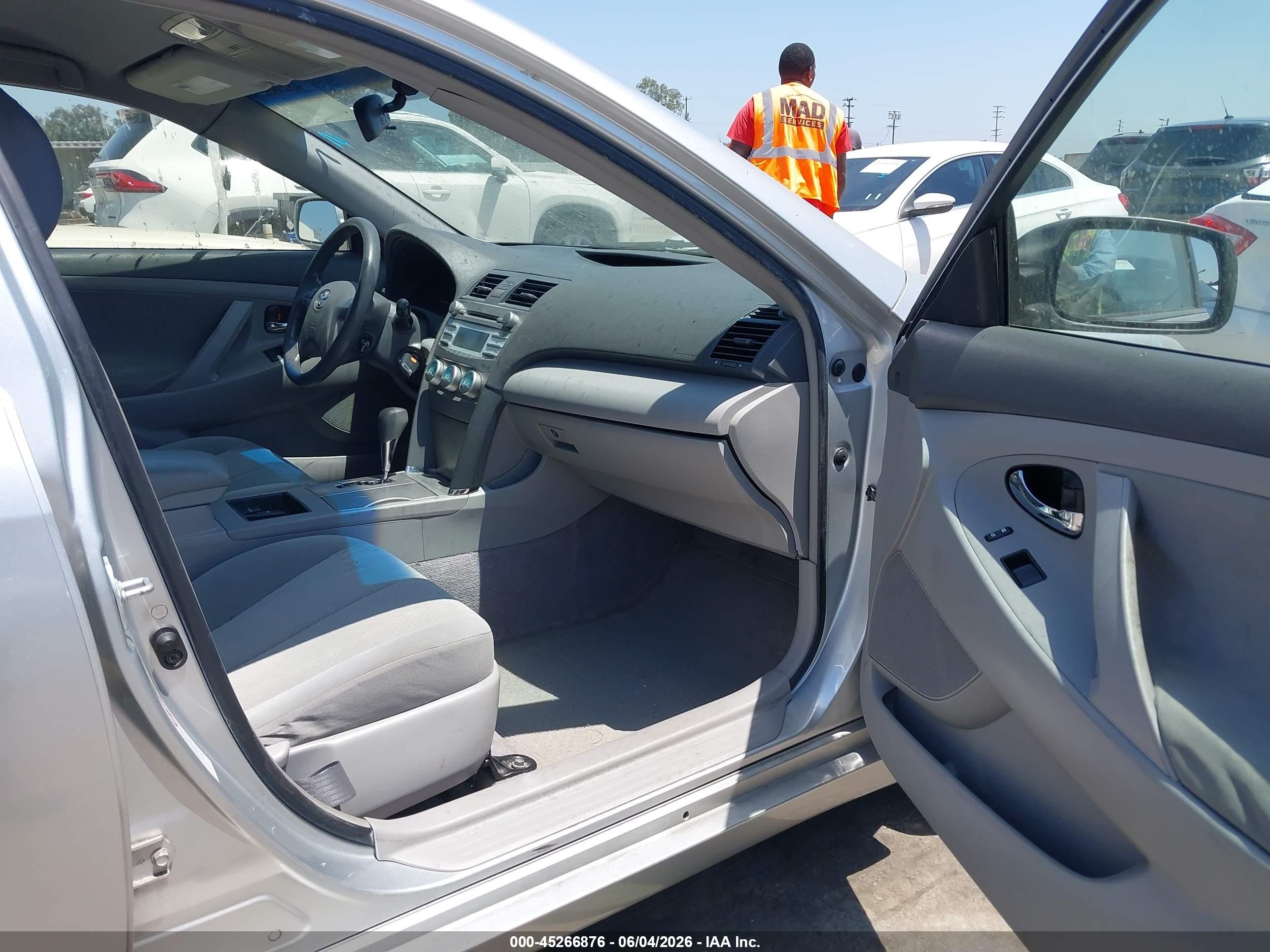 2007 Toyota Camry Le Серебряный vin: JTNBE46K473048356